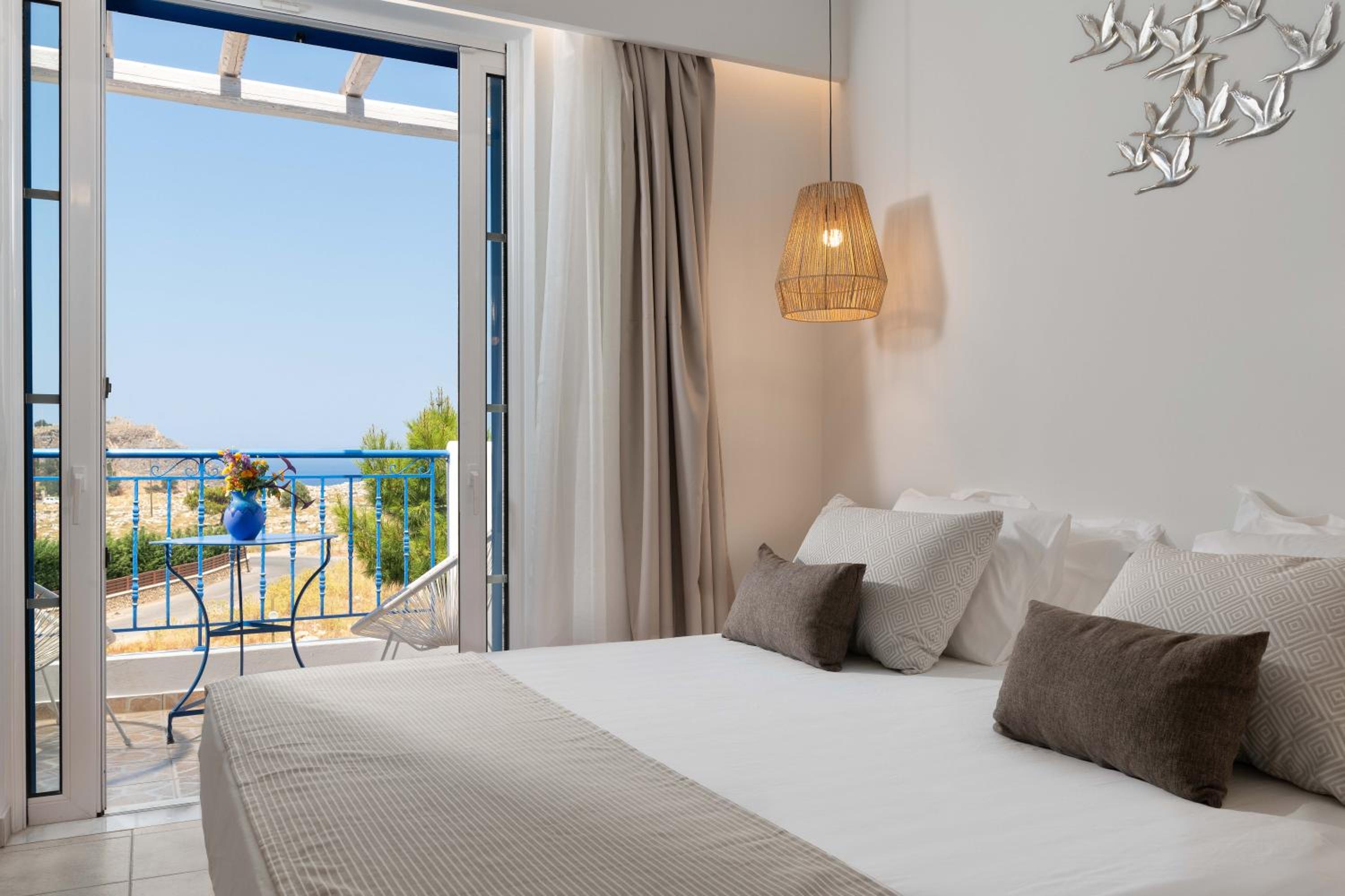 Superior Lux New Renovated Room With Panoramic View and free Airport shuttle
