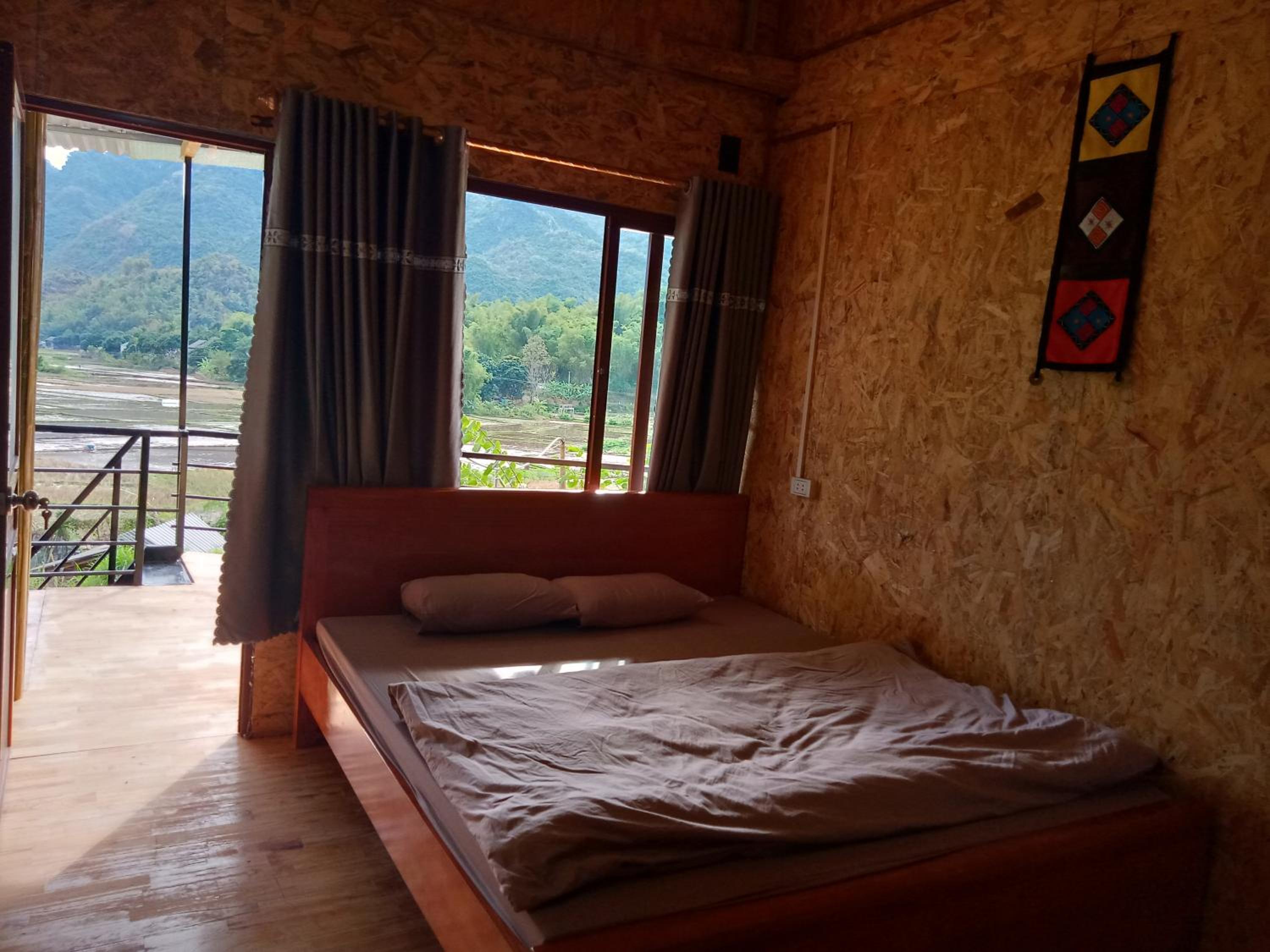 Family Room with Mountain View photo 2