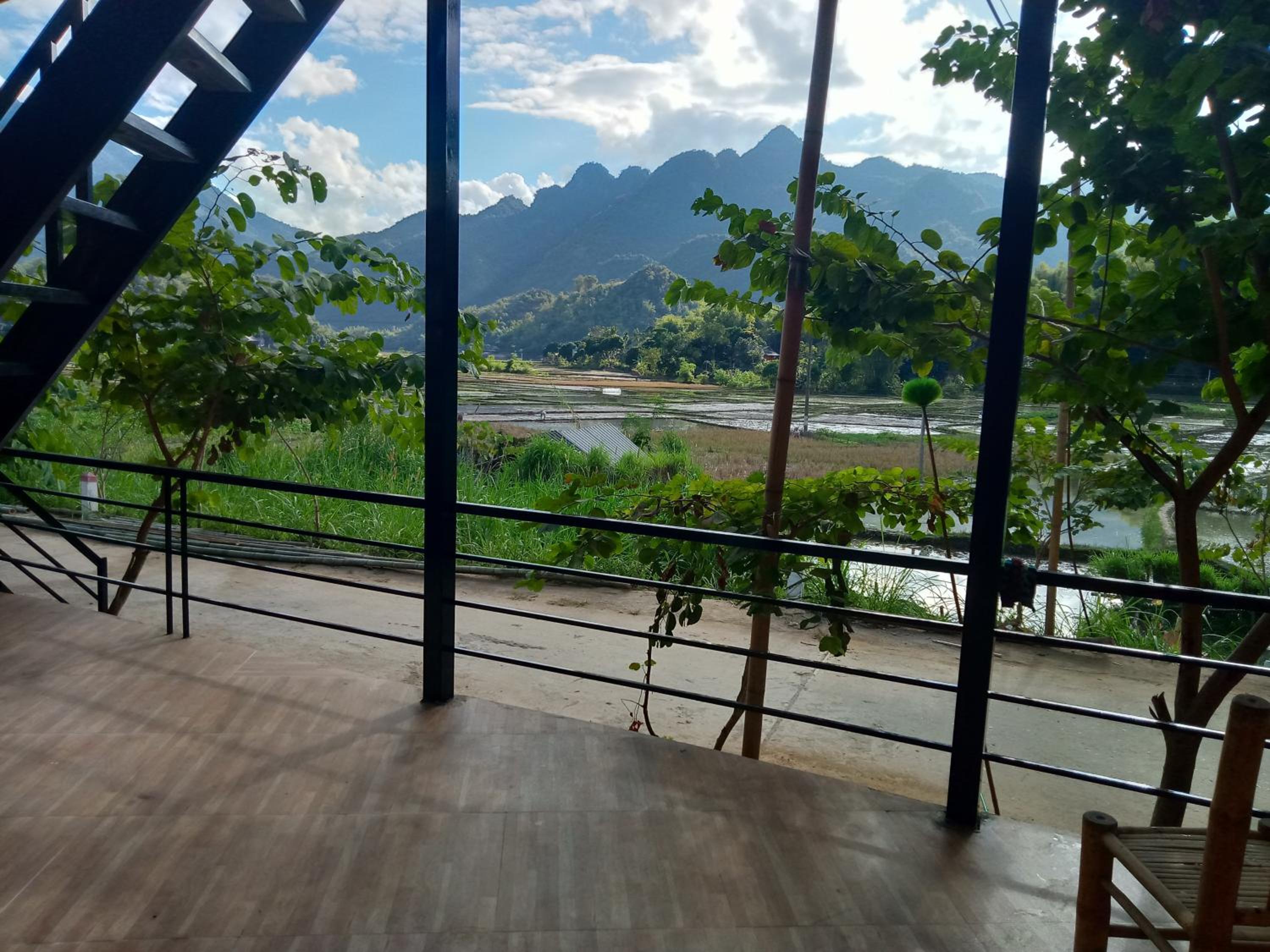 Family Room with Mountain View photo 2