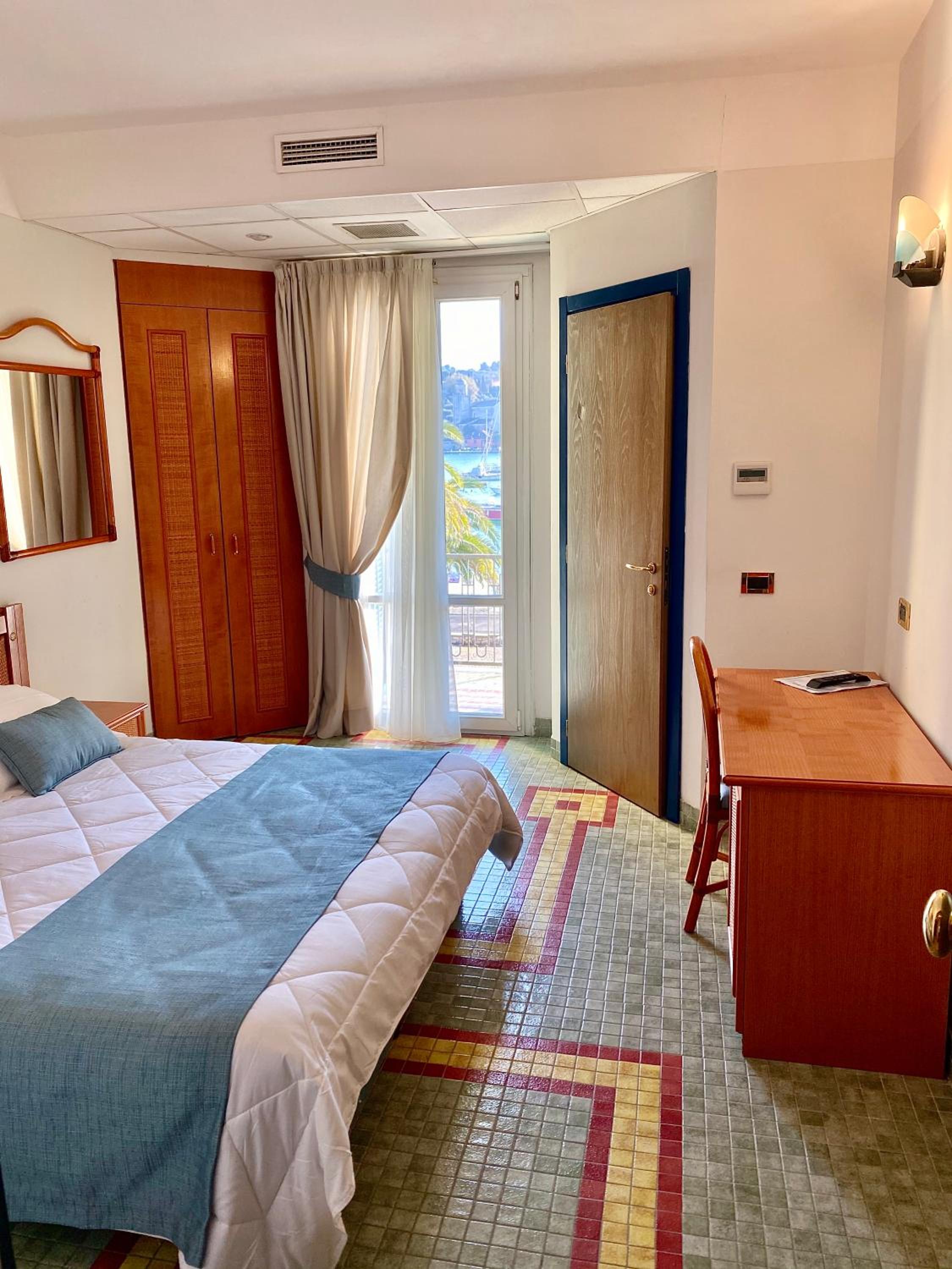 Double Room with Sea View - Photo 6