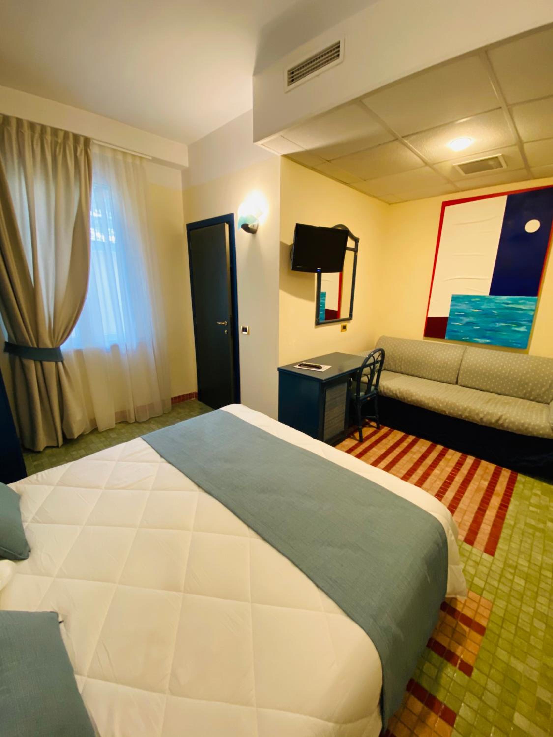 Double or Twin Room - Photo 7