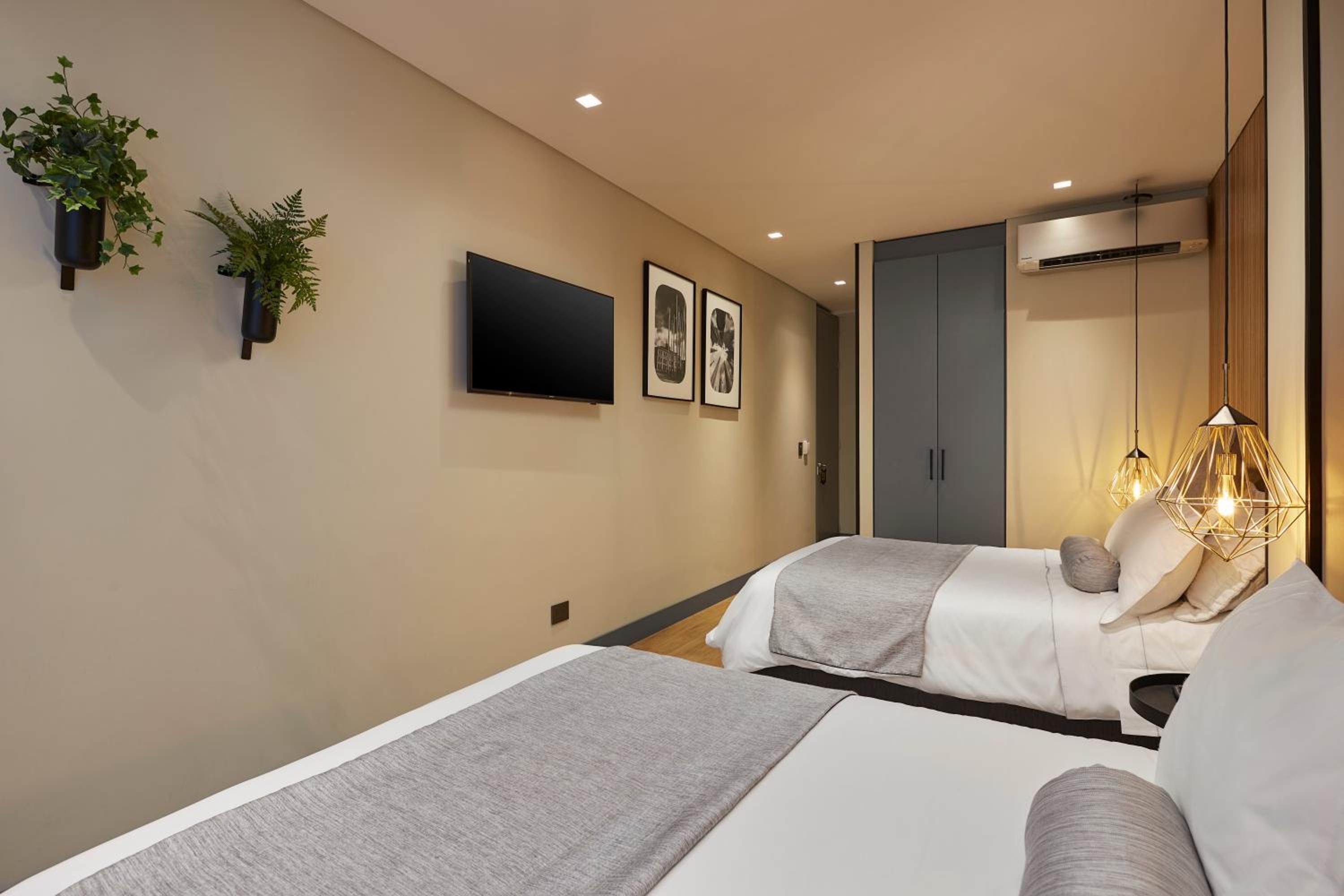 Superior Queen Room with Two Queen Beds photo 1