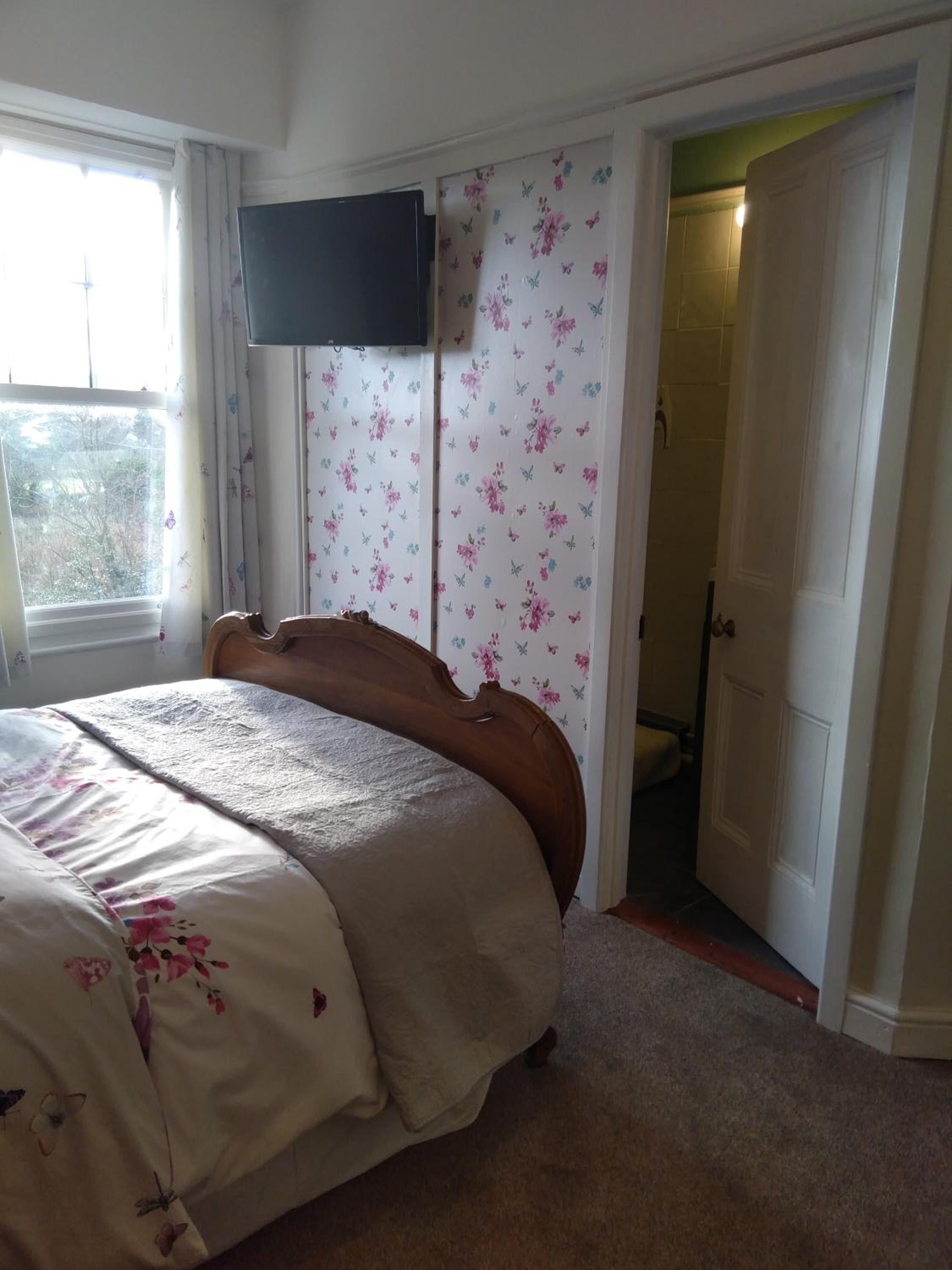Double or Twin Room - Photo 6
