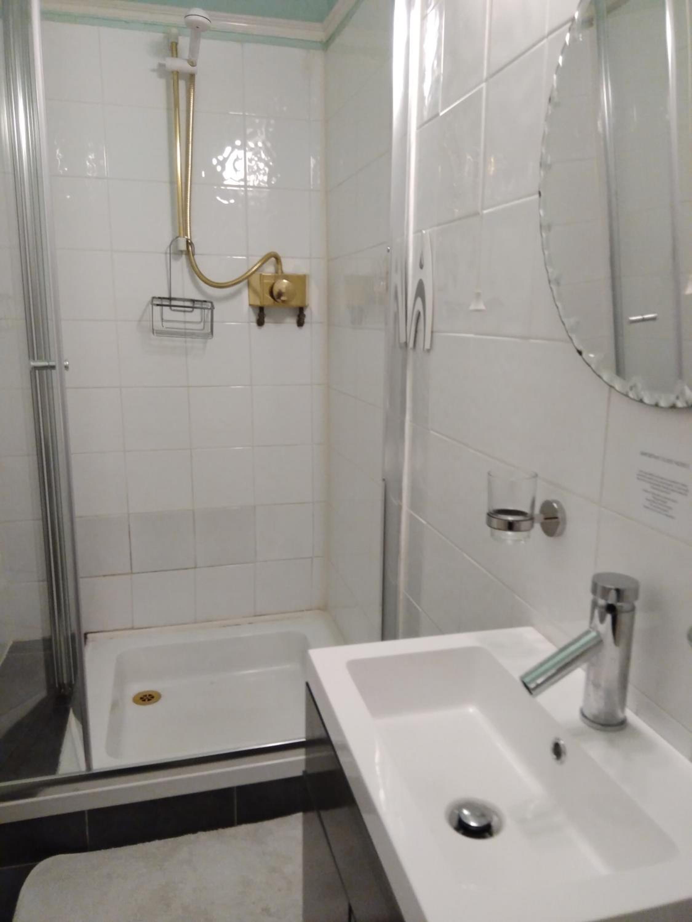 Double or Twin Room - Photo 5