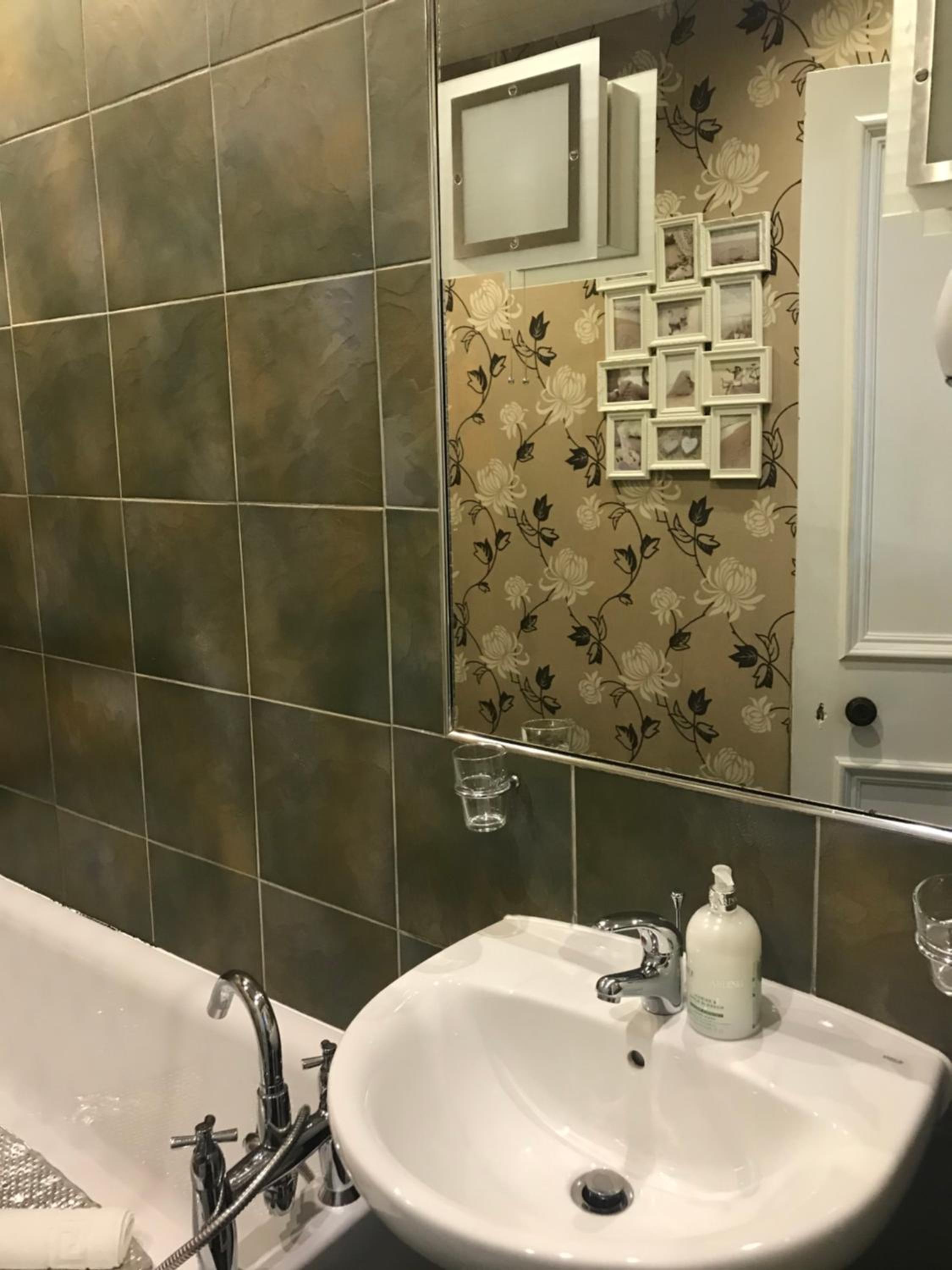 Deluxe Double or Twin Room - Photo 4