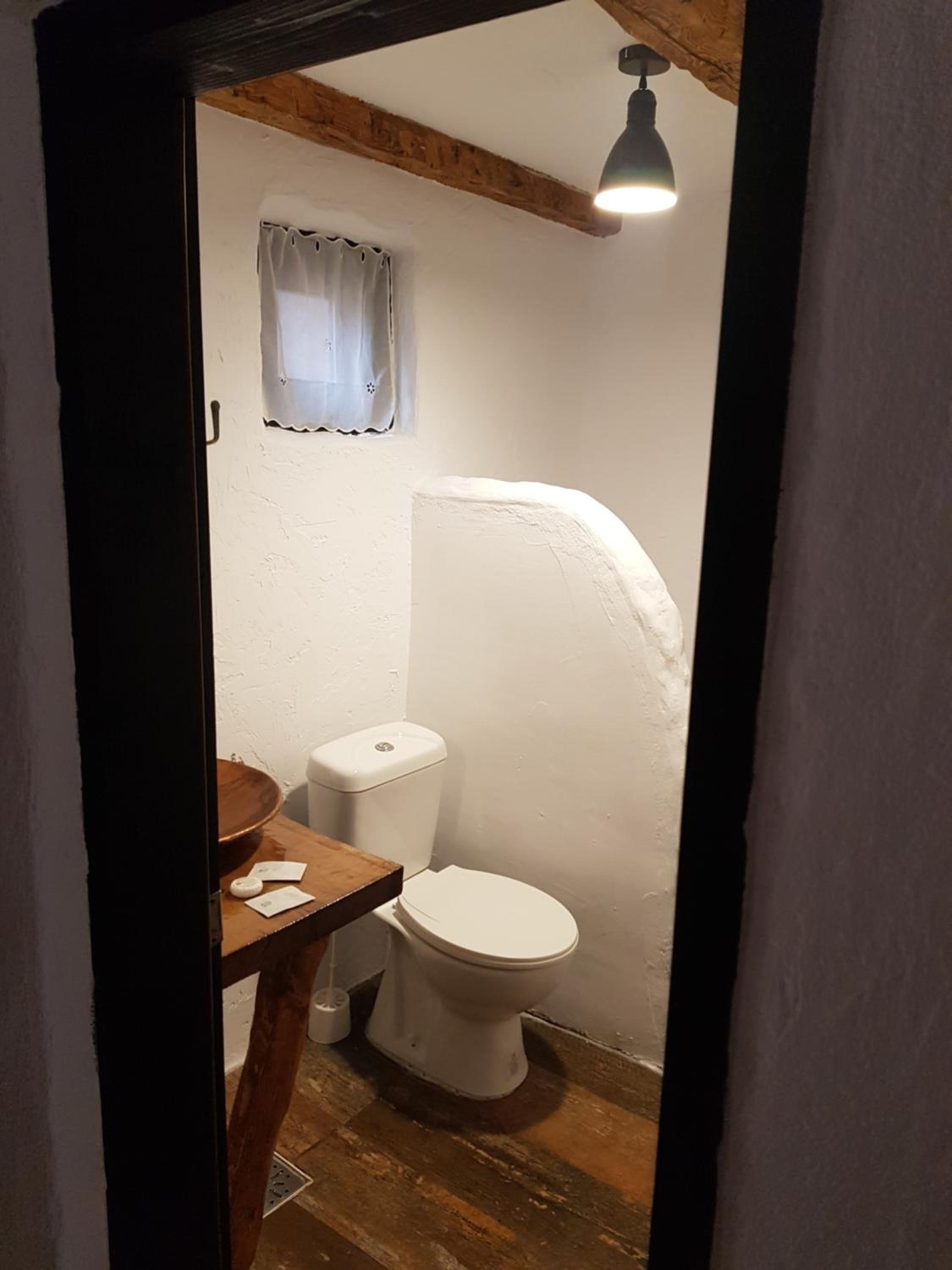One-Bedroom Cottage - Photo 32