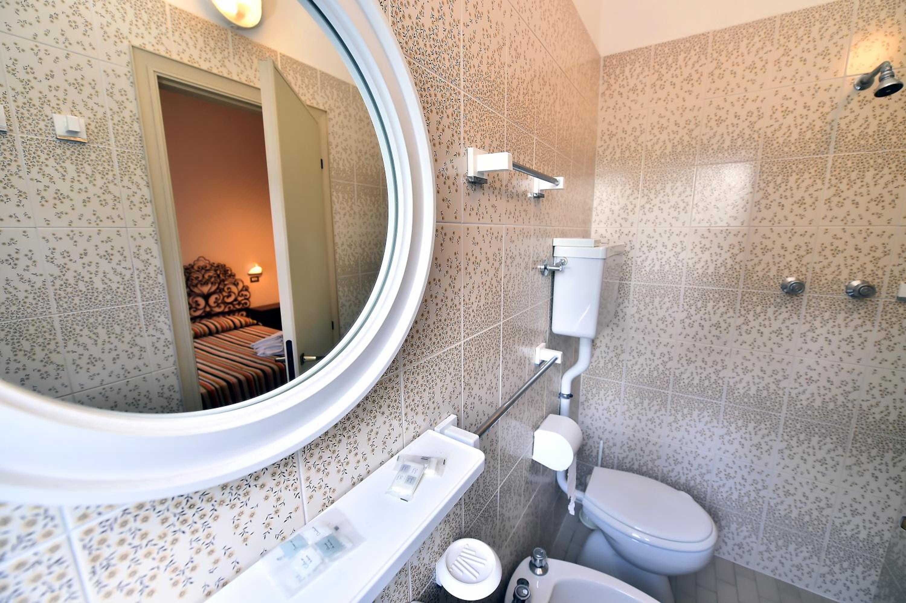 Basic Triple Room photo 2