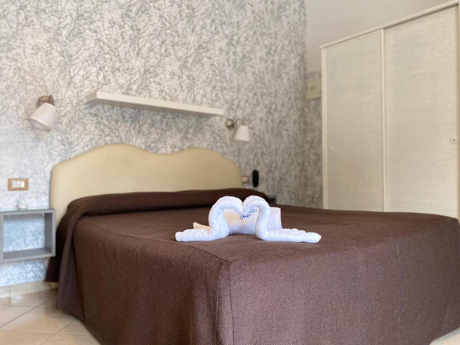 Superior Double or Twin Room - Photo 8