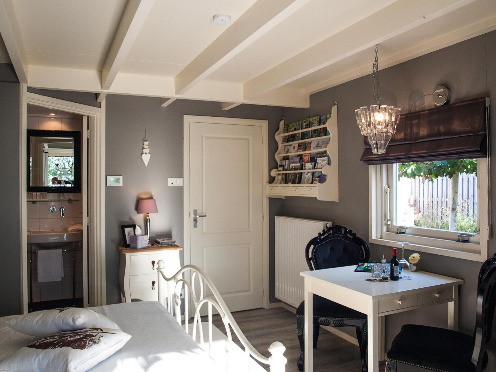 Large Double Room photo 3