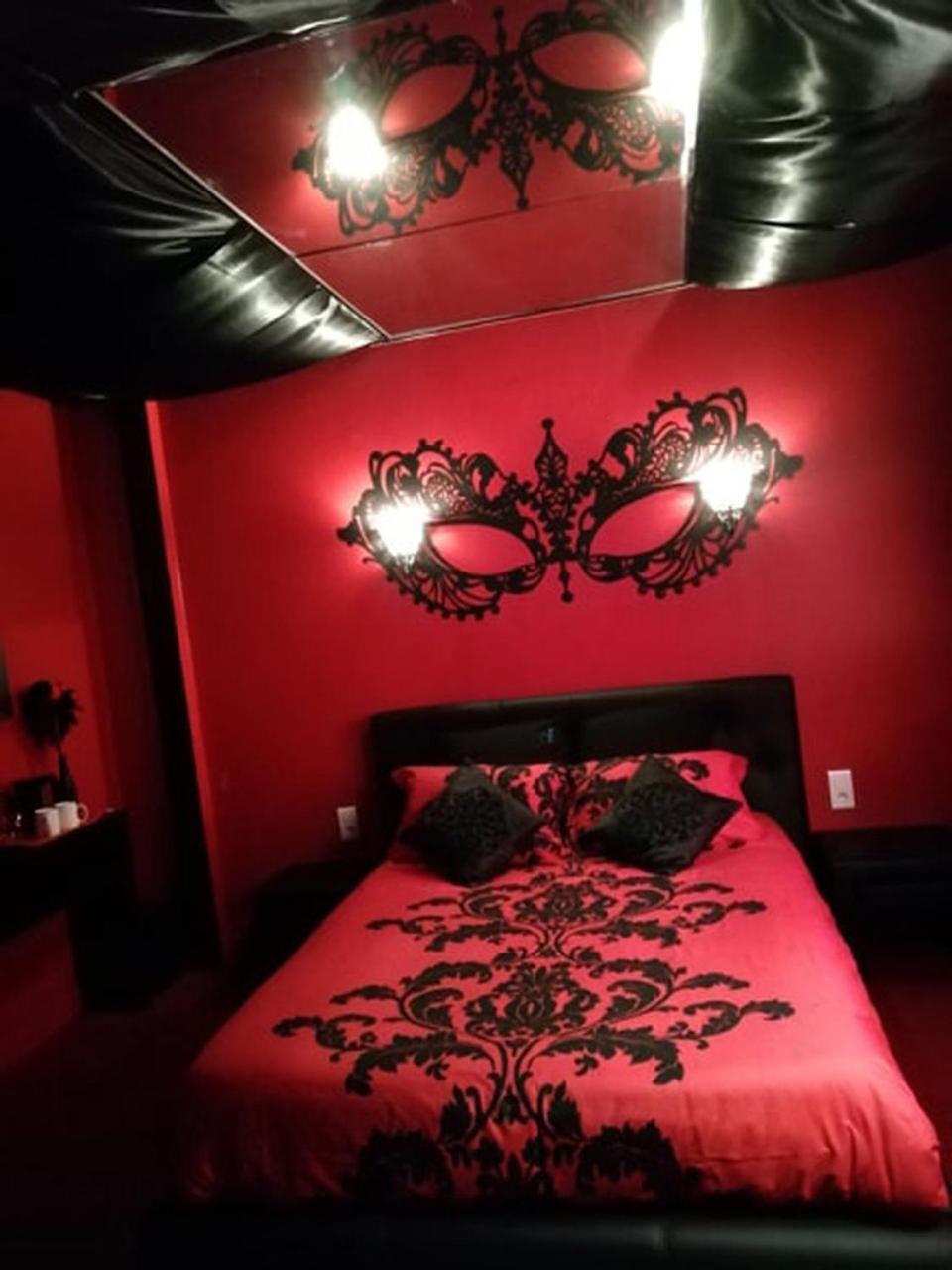 Deluxe Double Room with Bath - Photo 1
