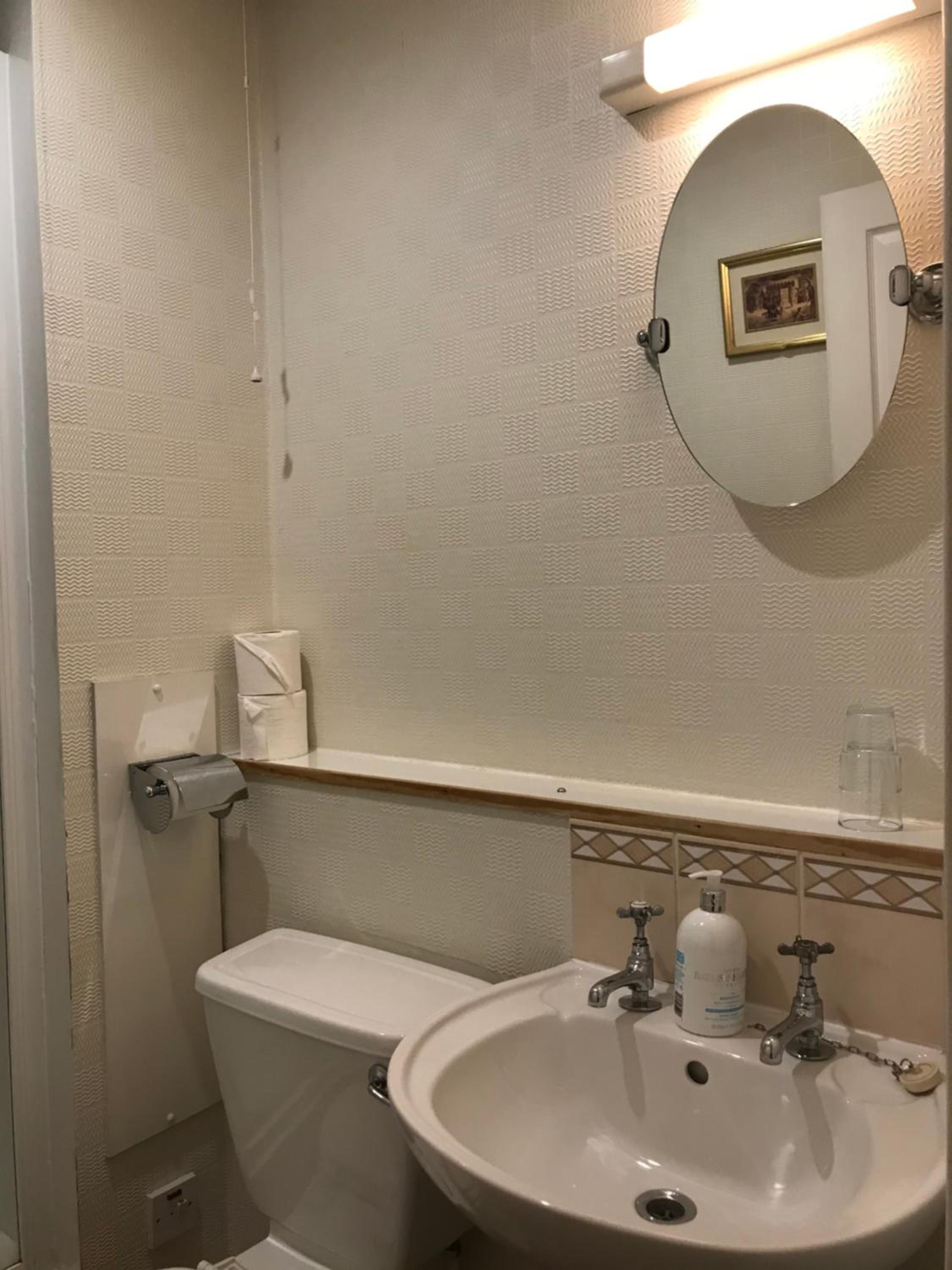 Standard Double Room - Photo 4