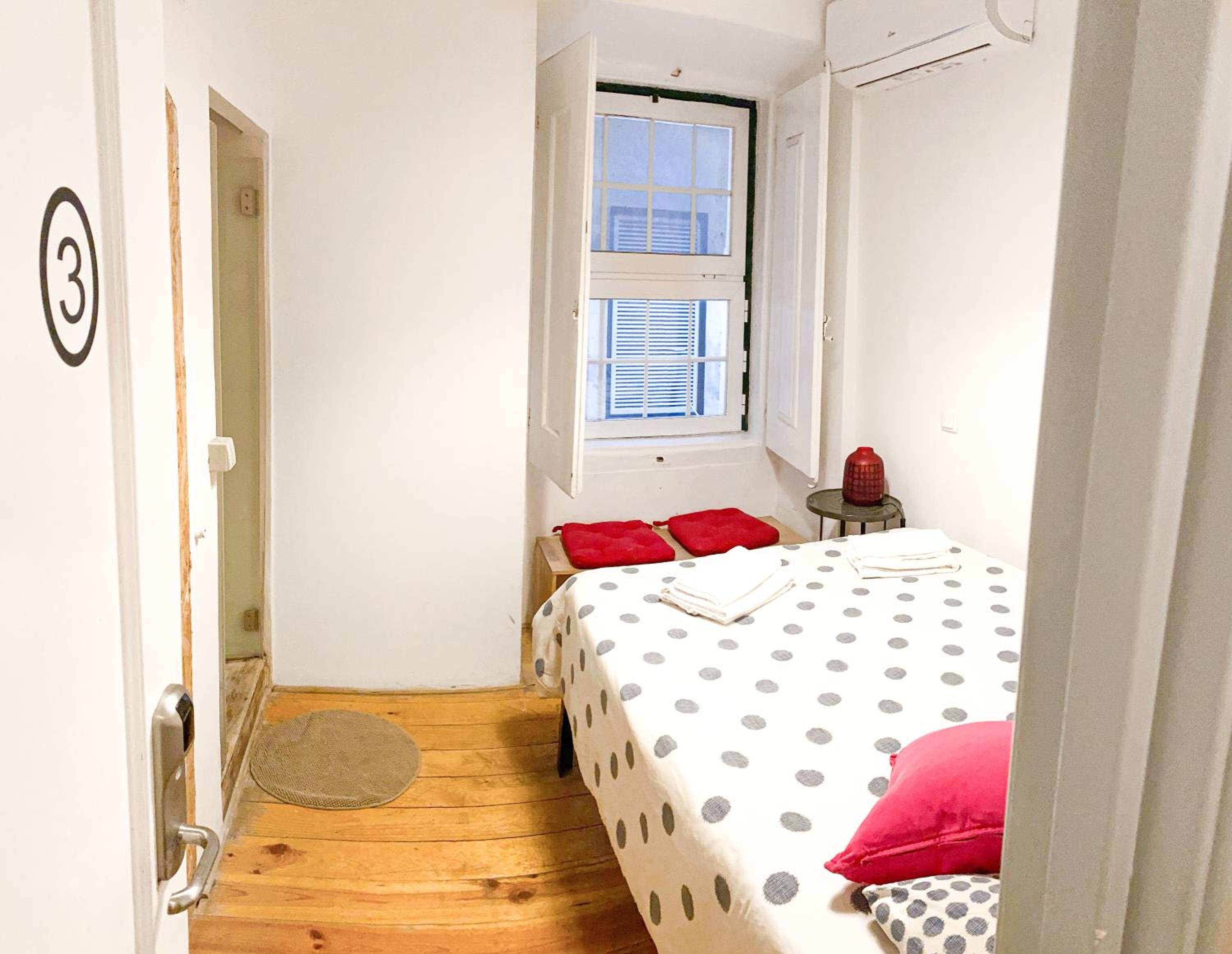 Double Room - Photo 6