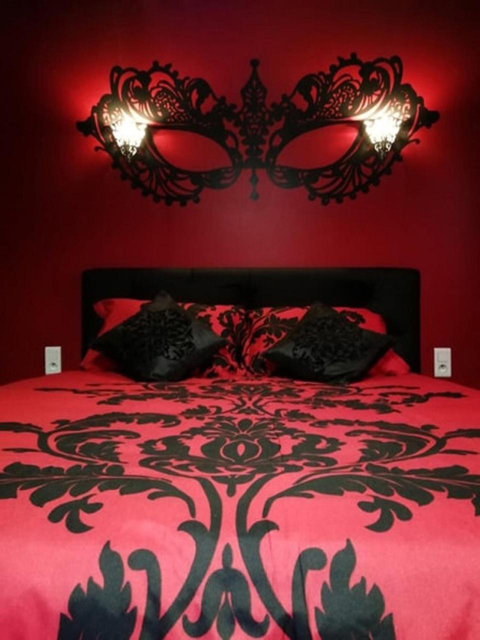Deluxe Double Room with Bath - Photo 5