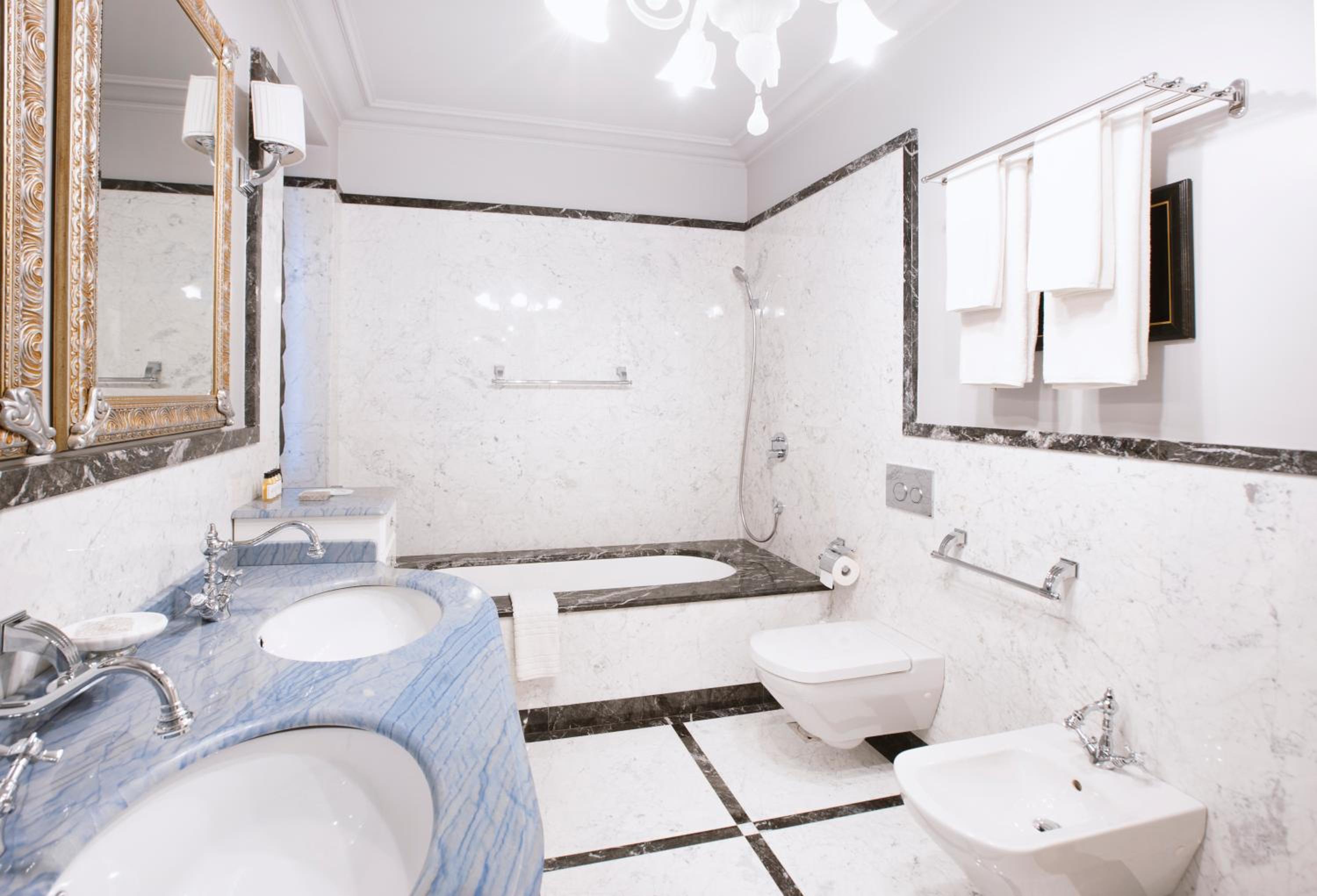 Deluxe Double Room - Photo 8