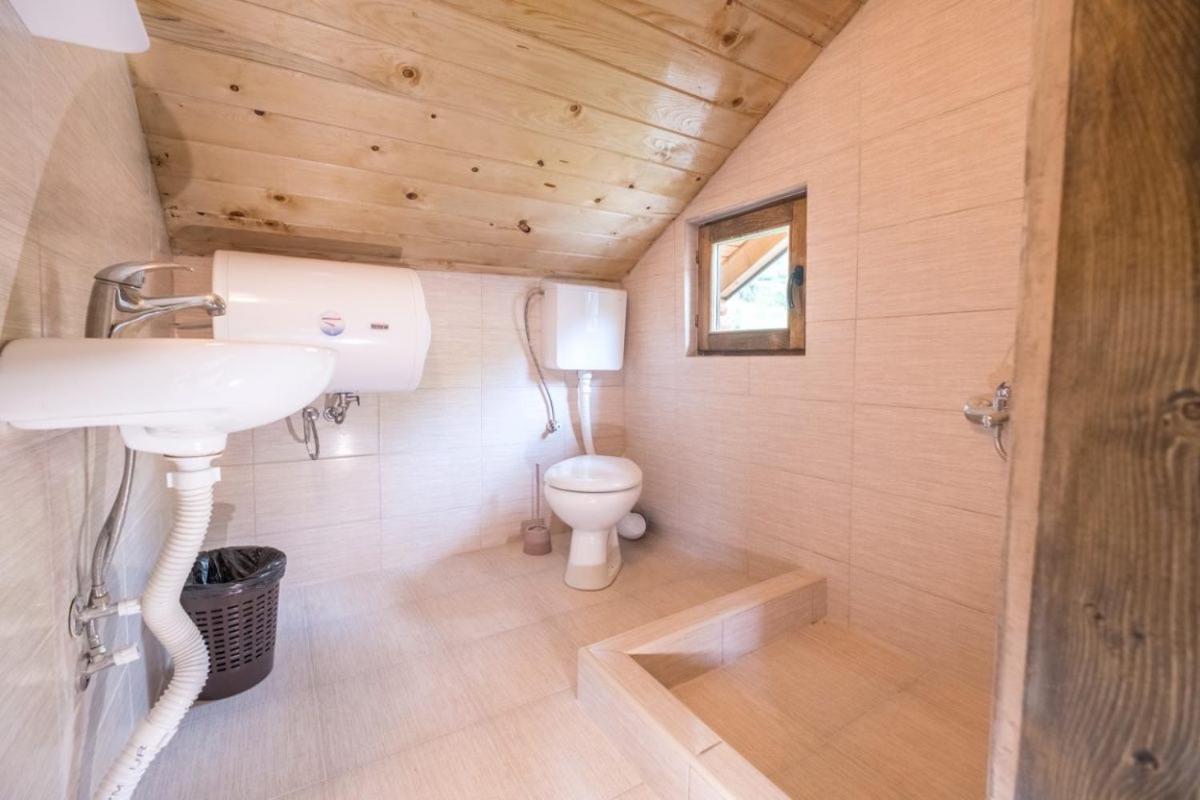 Triple Room with Private Bathroom photo 3