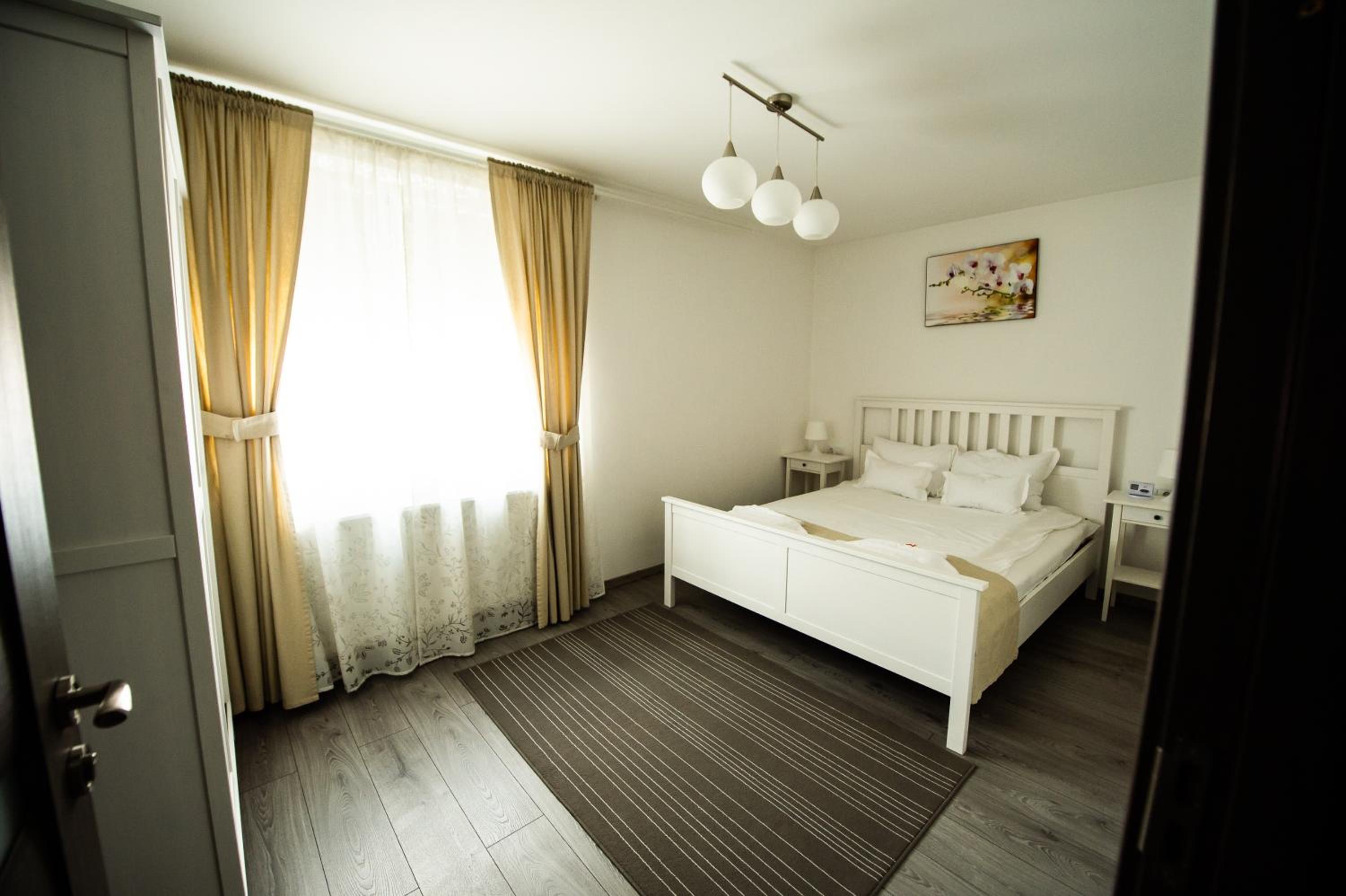 One-Bedroom Apartment - Photo 1