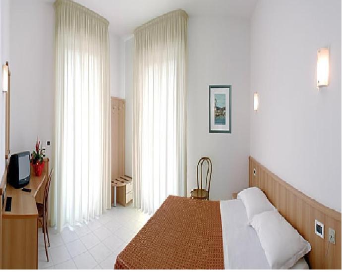 Double or Twin Room photo 2