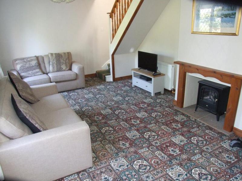 Three-Bedroom House - Photo 3