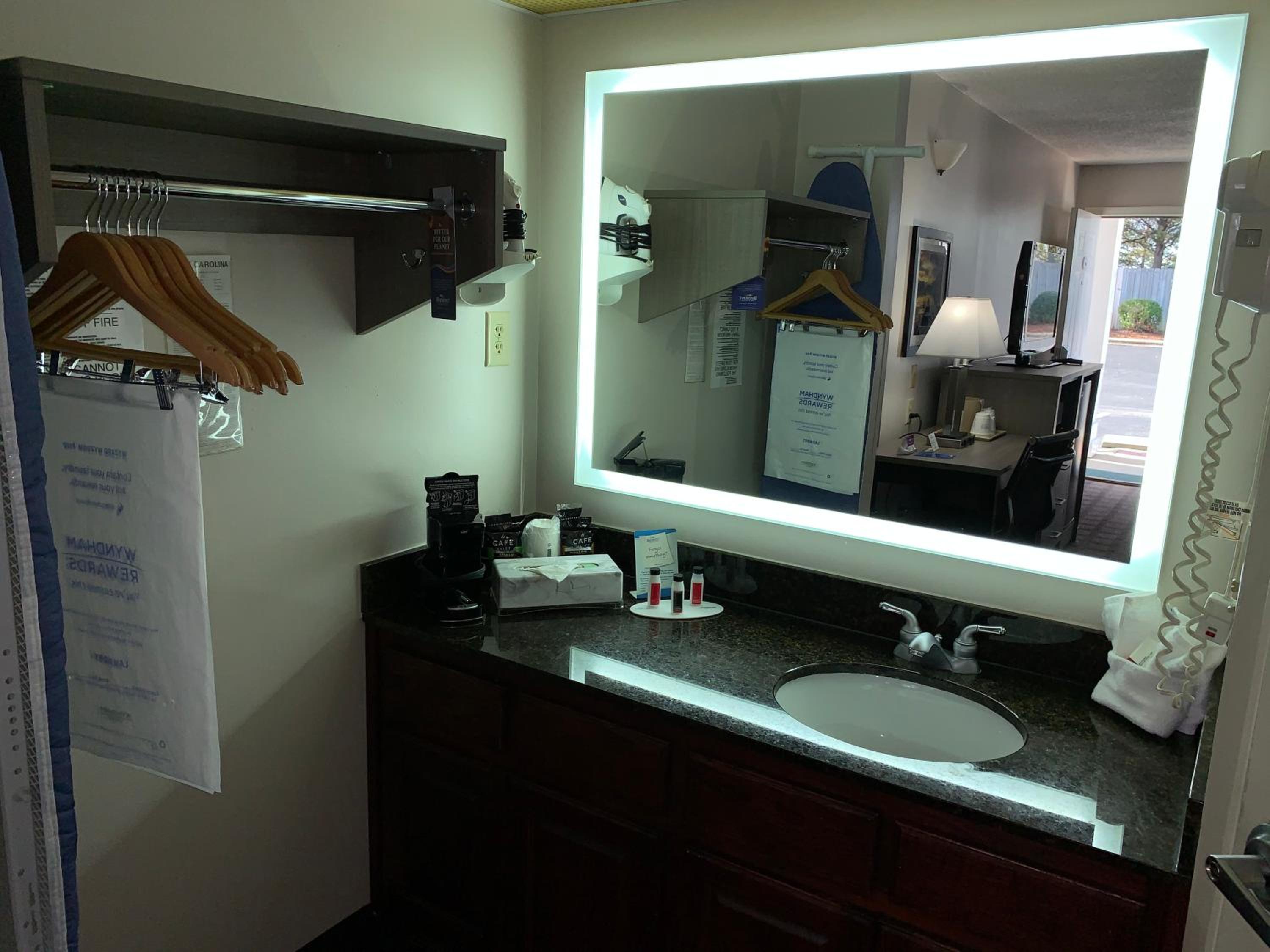Double Room - Disability Access/Non-Smoking - Photo 4