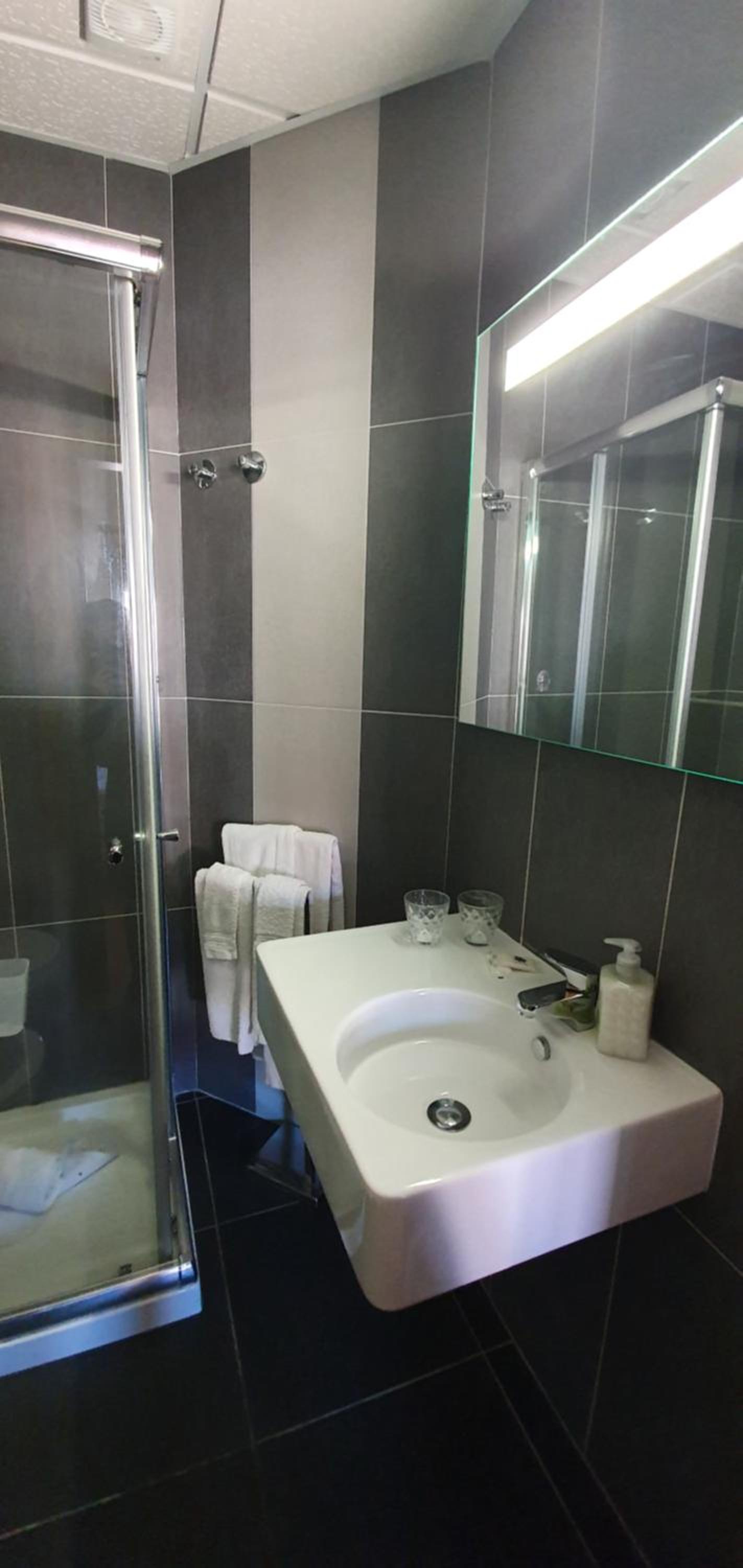 Double Room - Photo 3