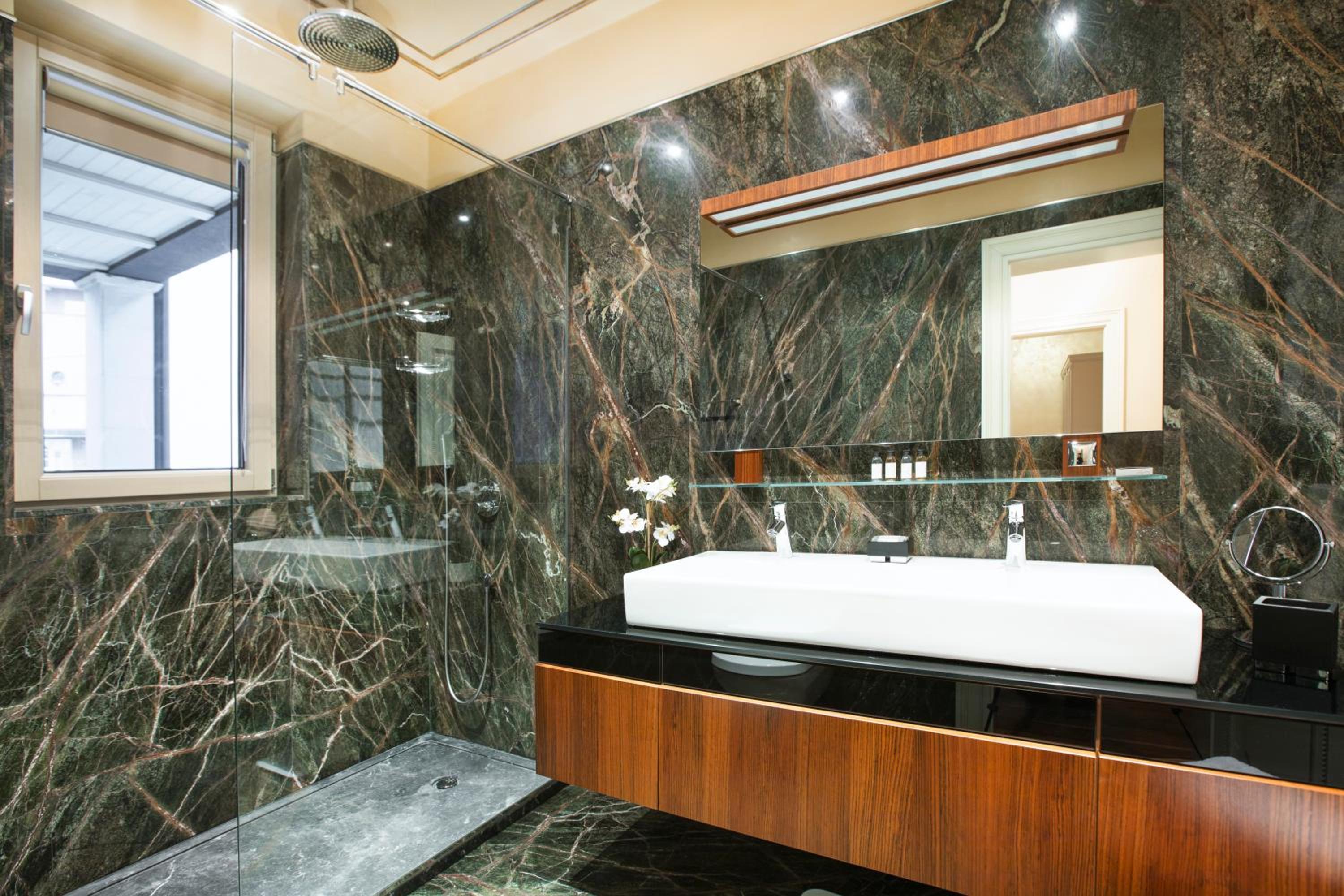 Deluxe King Room - Photo 6