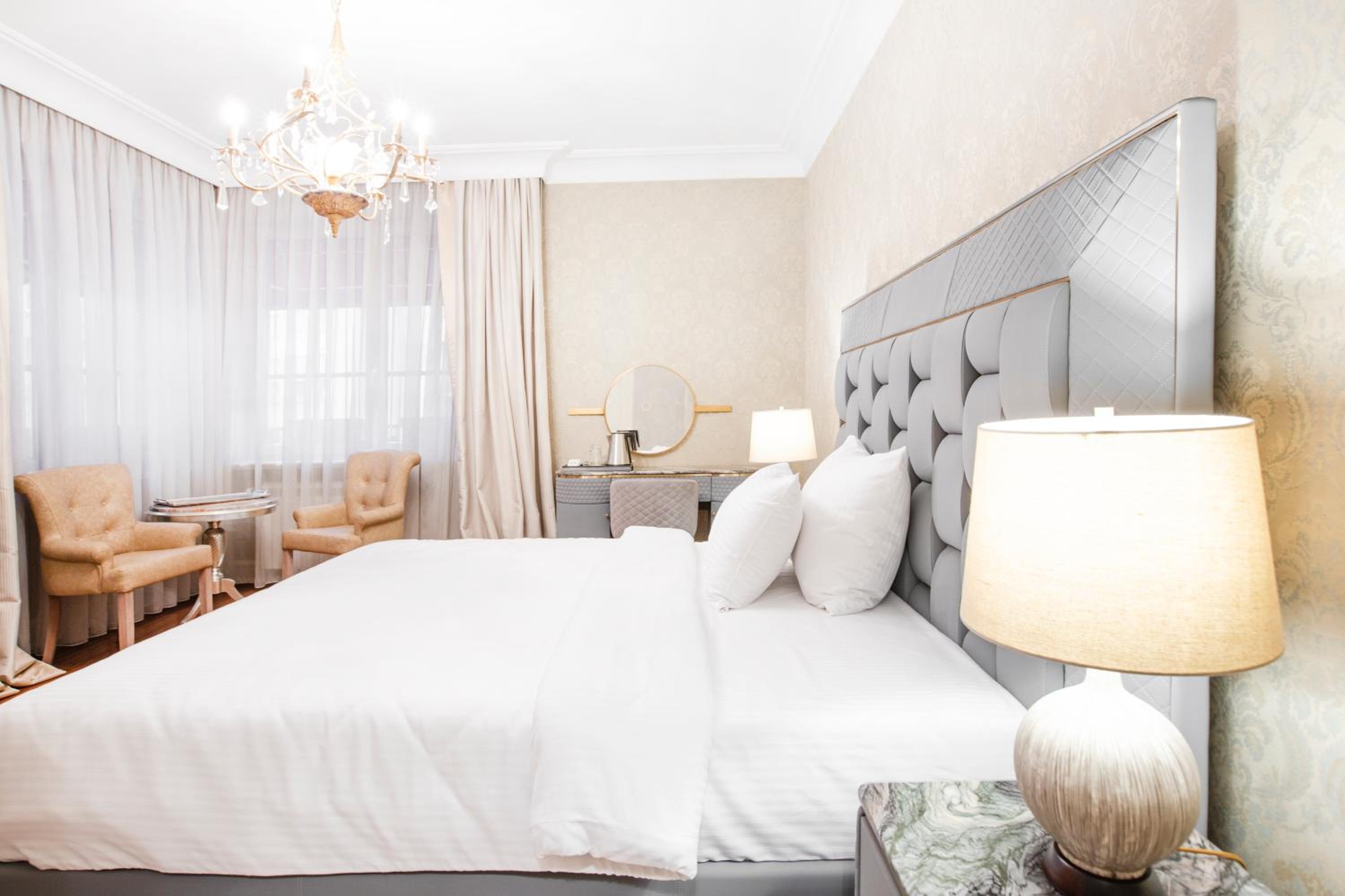 Deluxe King Room - Photo 1