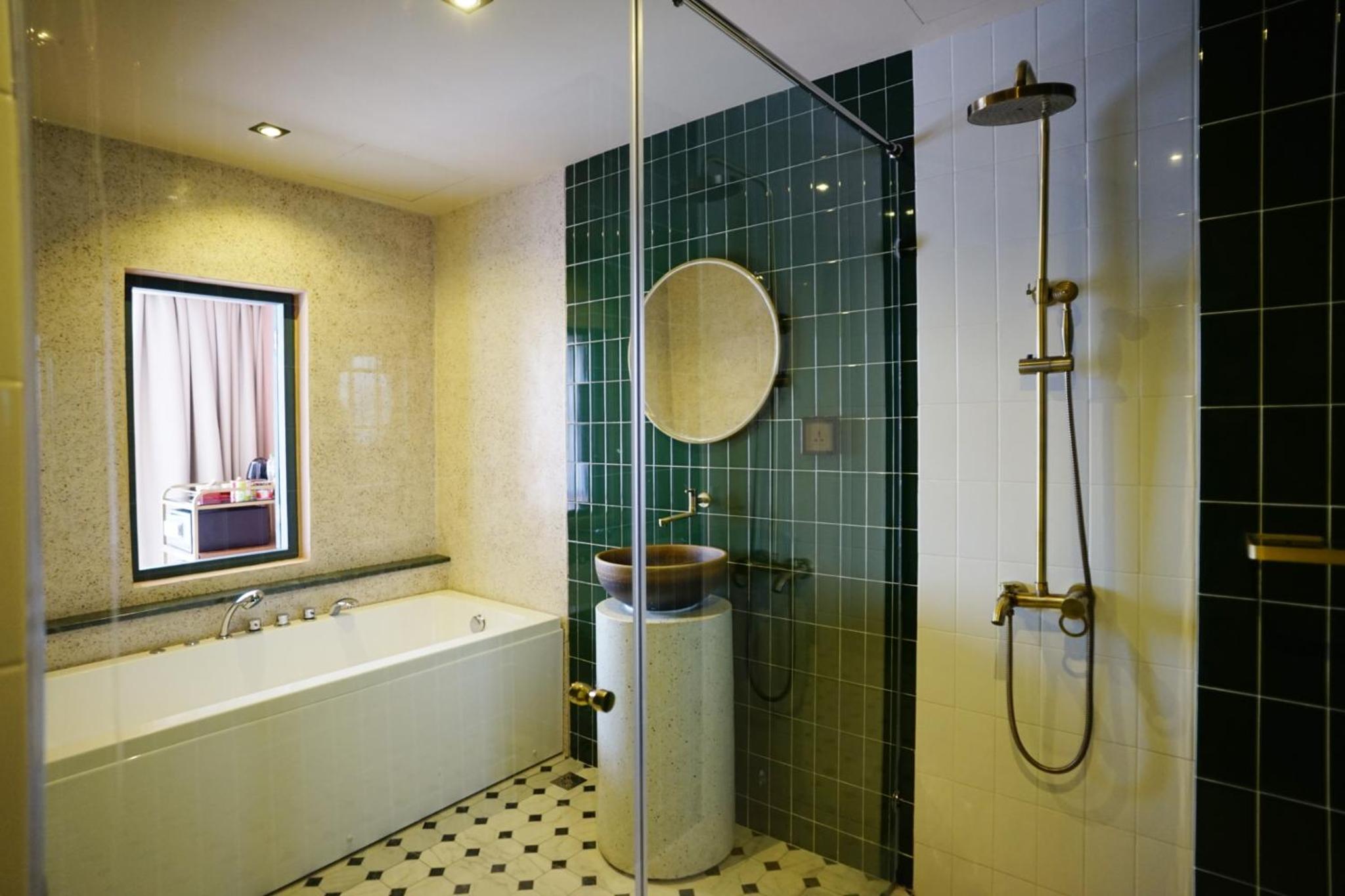 Suite with Spa Bath photo 3
