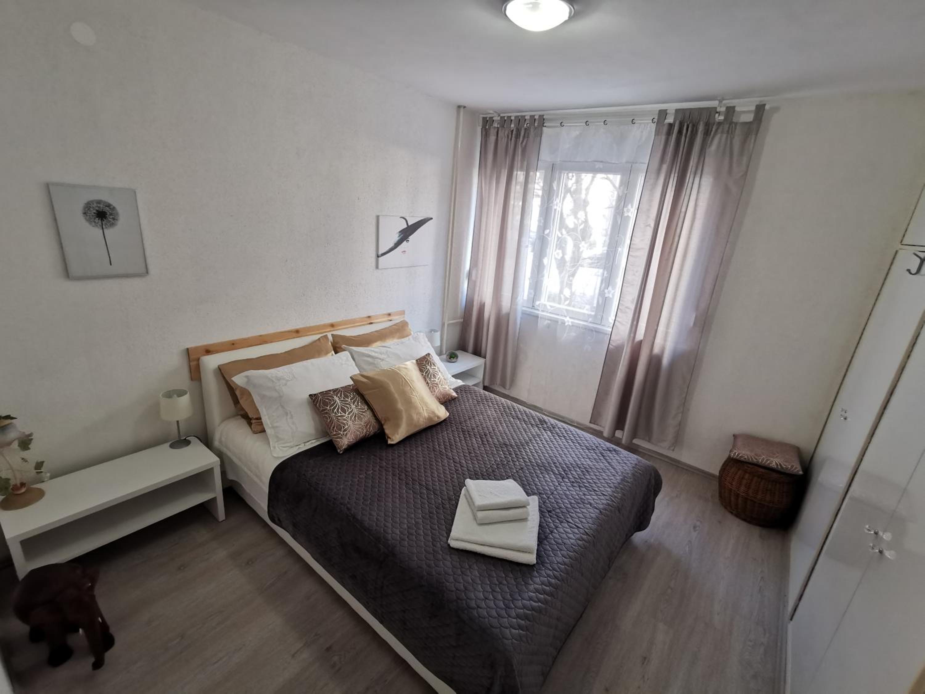 One-Bedroom Apartment - Photo 9