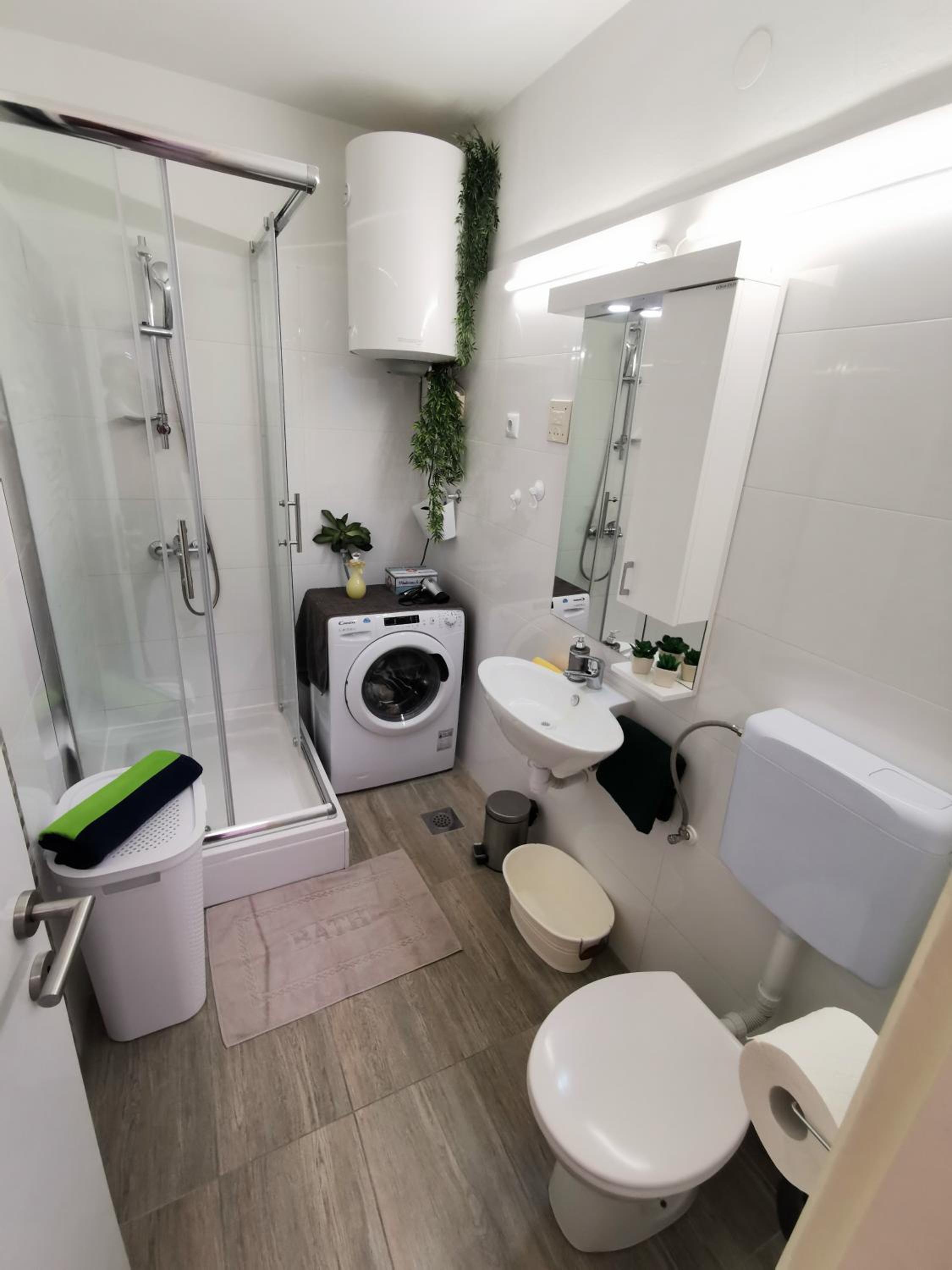 One-Bedroom Apartment - Photo 8