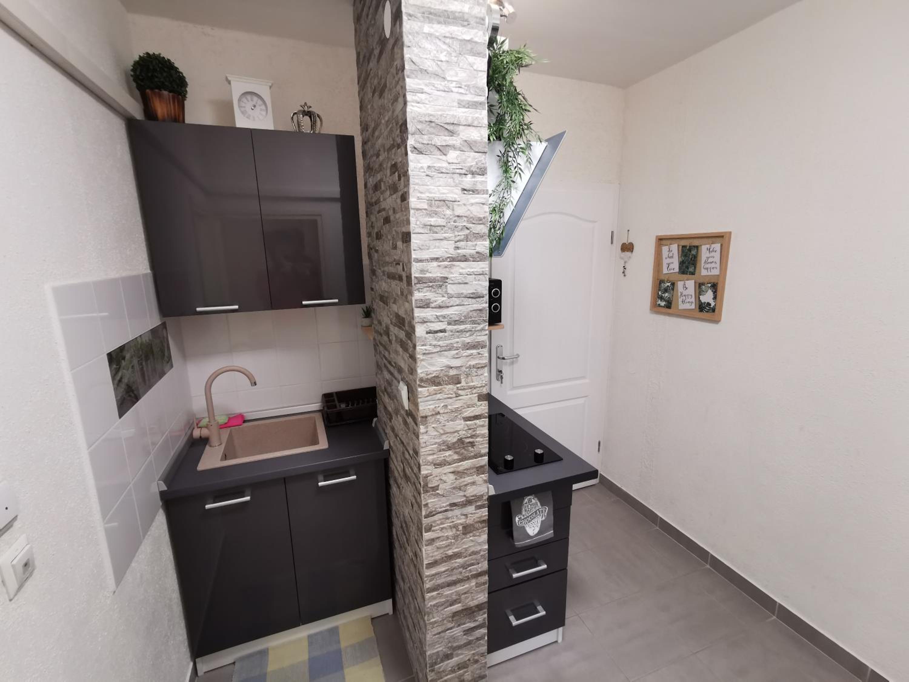 One-Bedroom Apartment - Photo 7