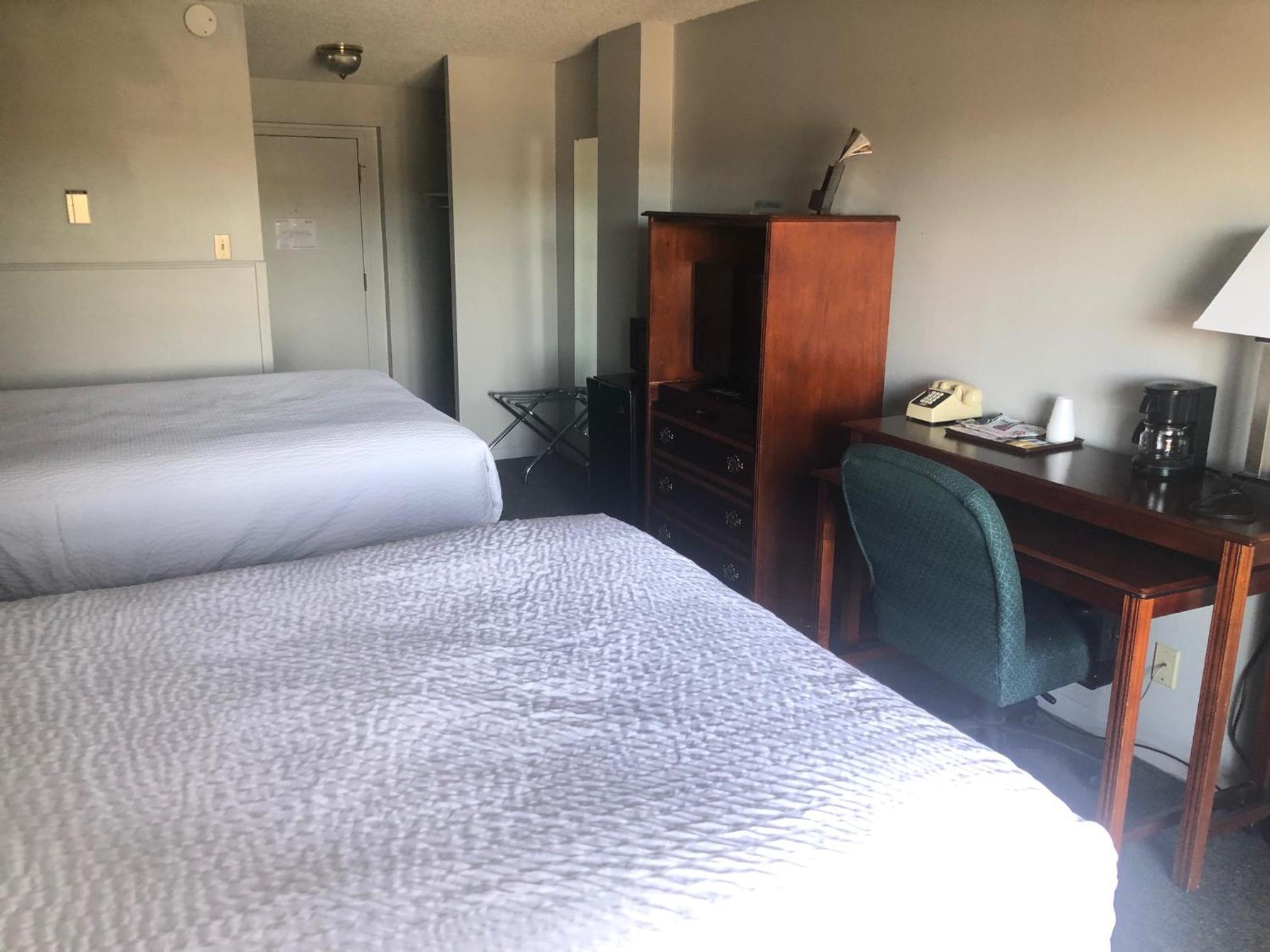 Queen Room - Disability Access photo 1