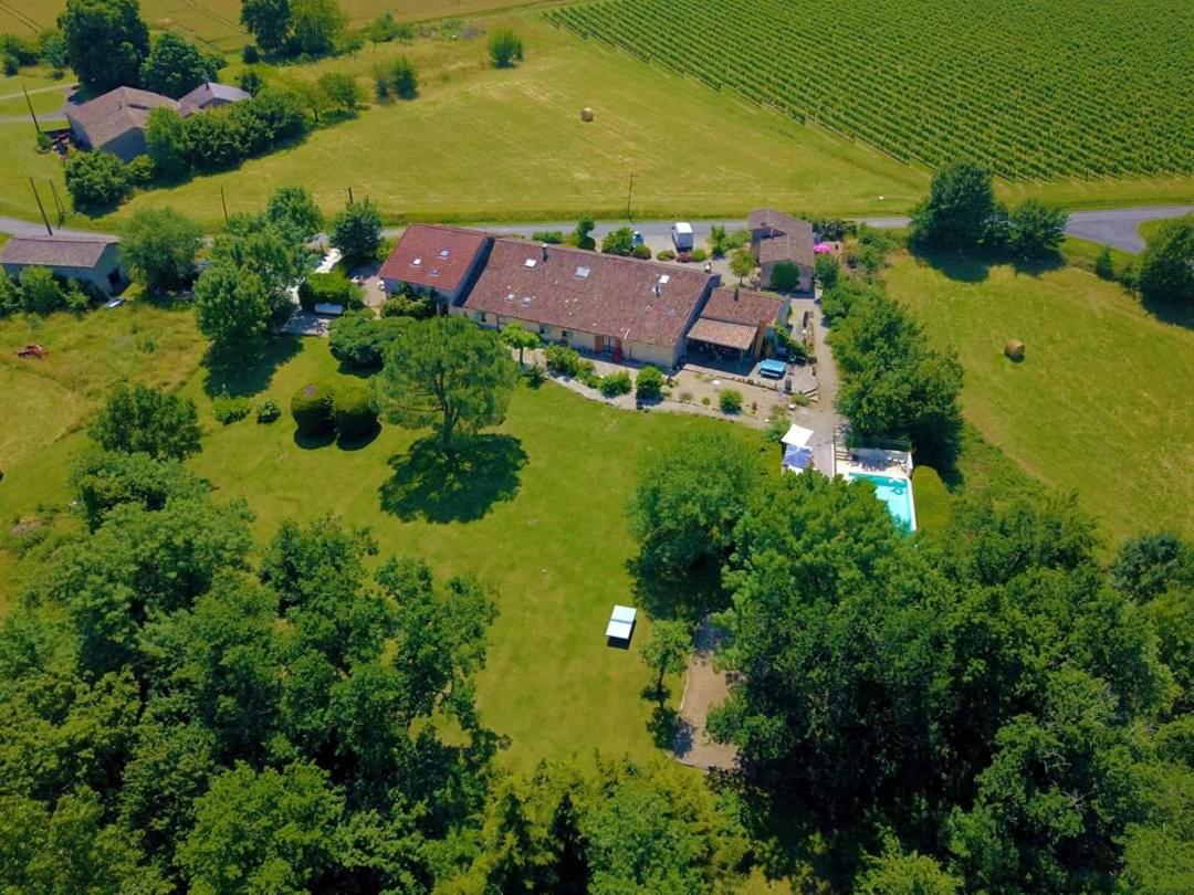 Six-Bedroom House photo 1