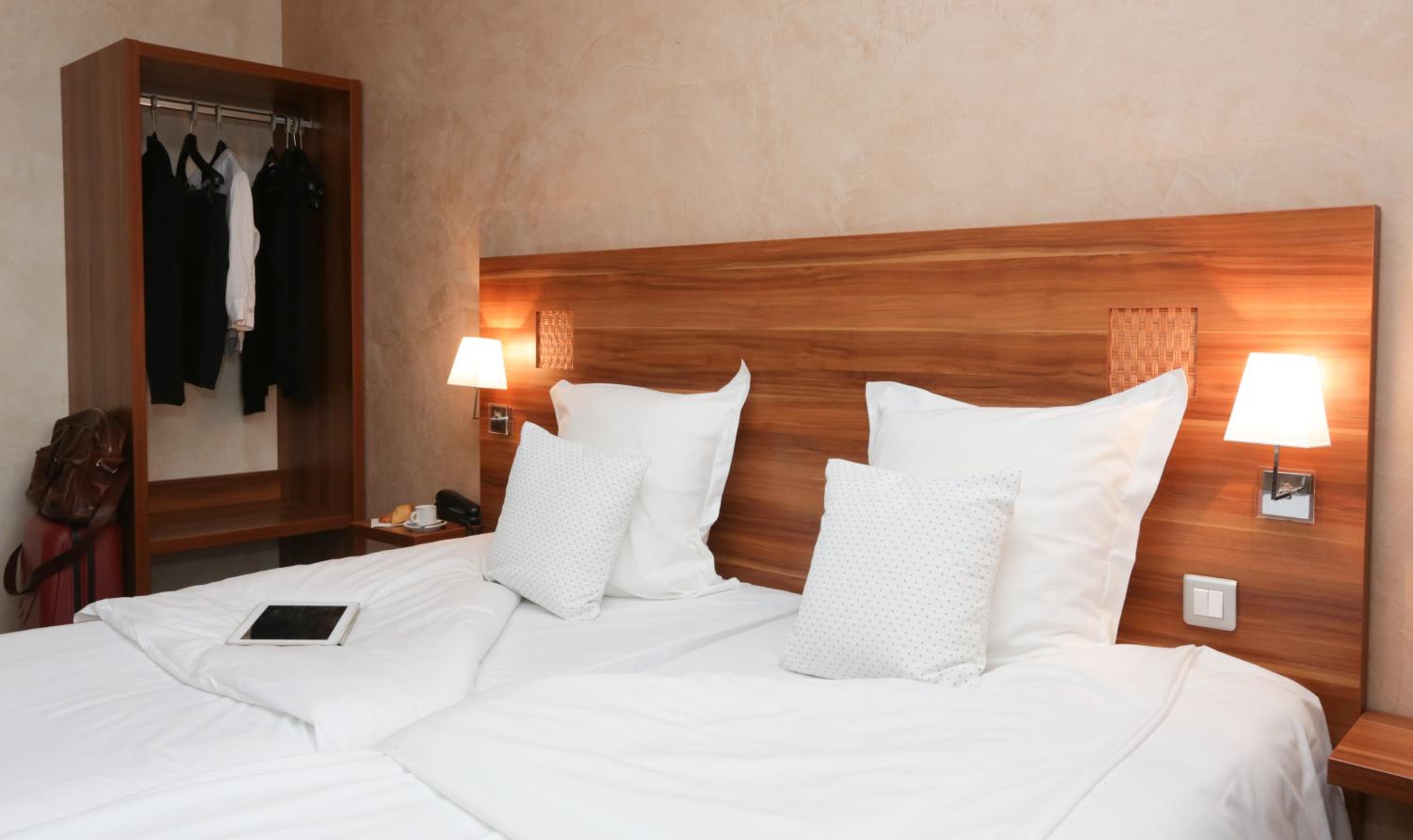 Classic Twin Room - Photo 3