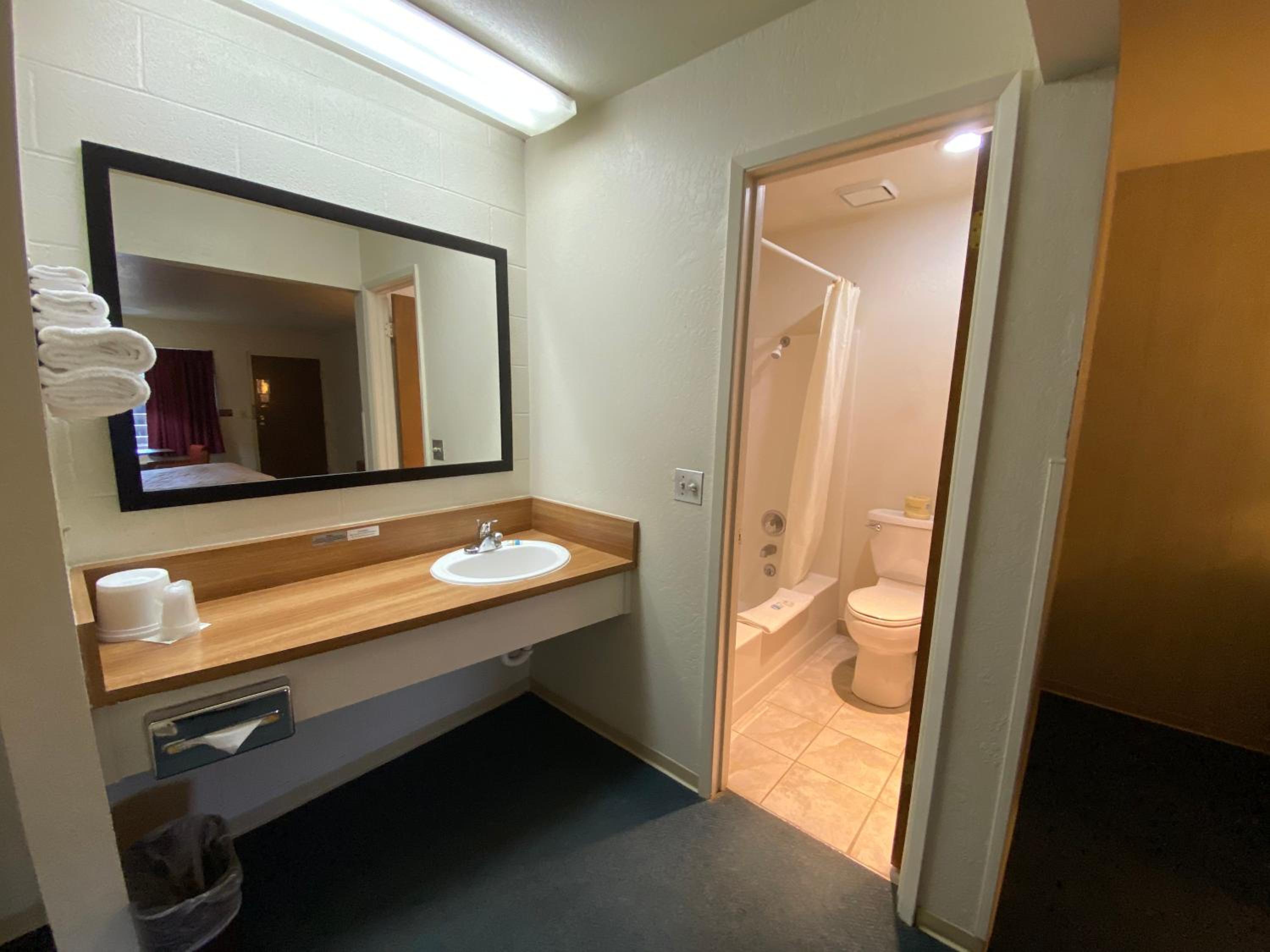 Deluxe King Room photo 3