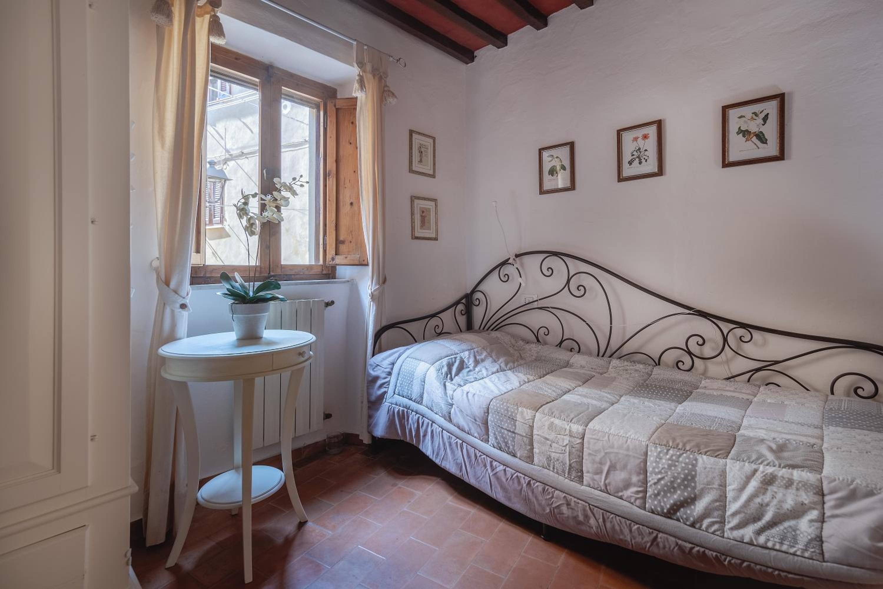 Single Room with Private External Bathroom