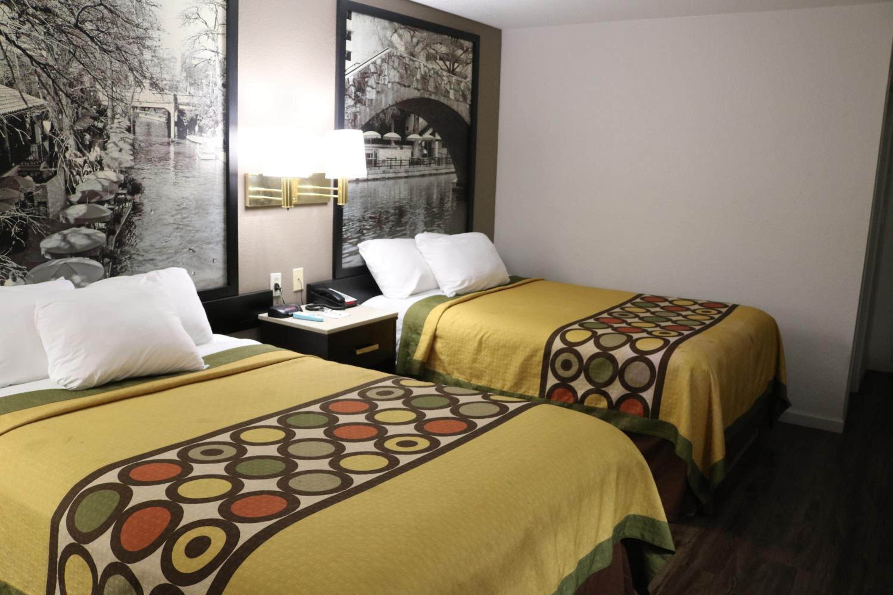 Double Room with Two Double Beds - Non-Smoking - Photo 5