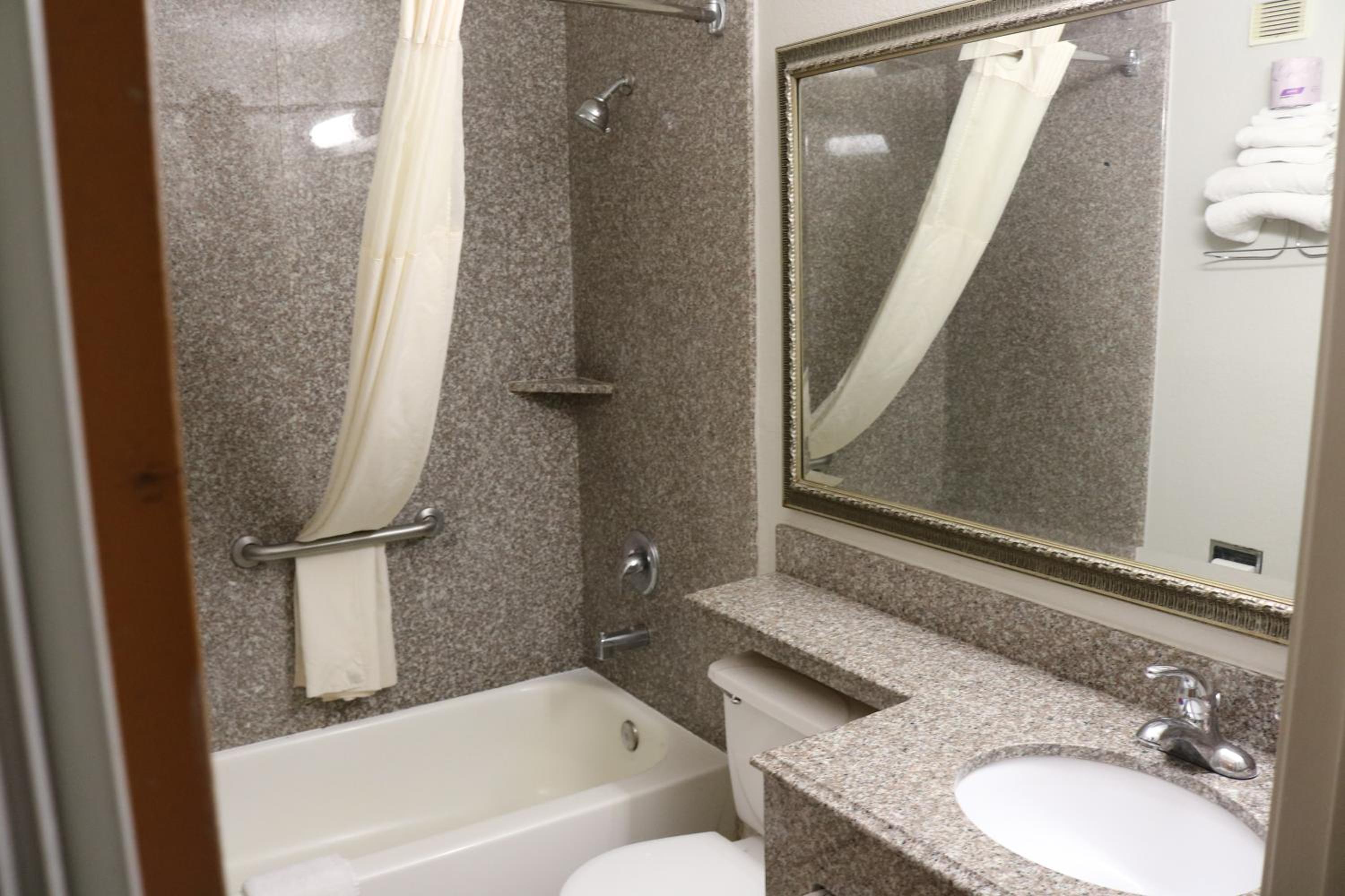 King Room - Non-Smoking - Photo 2