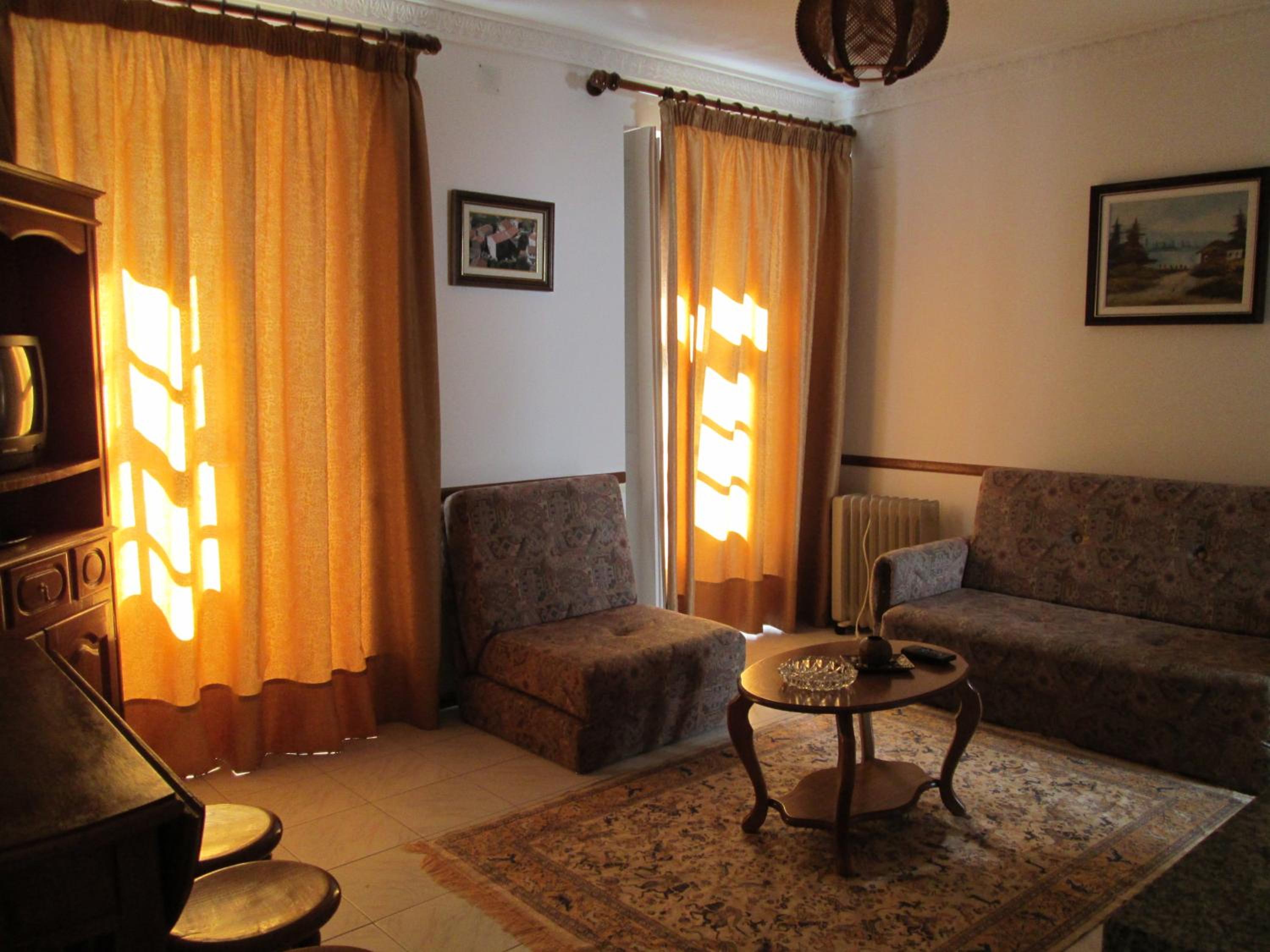 One-Bedroom Apartment - Photo 1