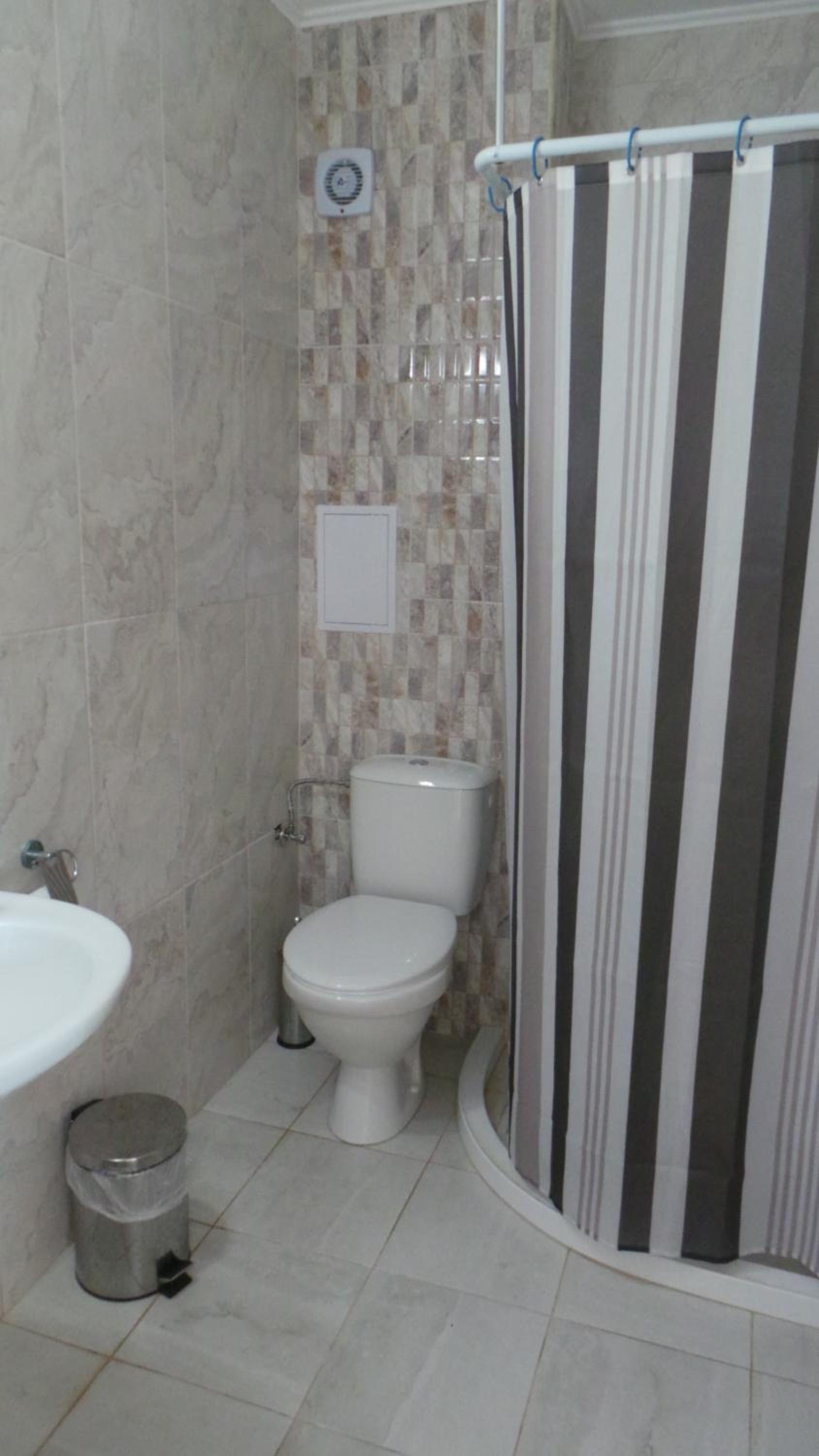 Twin Room (2 Adults + 1 Child) photo 3