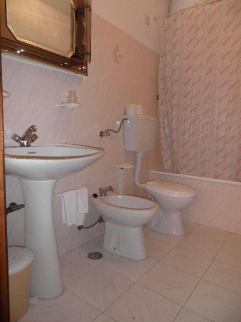 One-Bedroom Apartment - Photo 14
