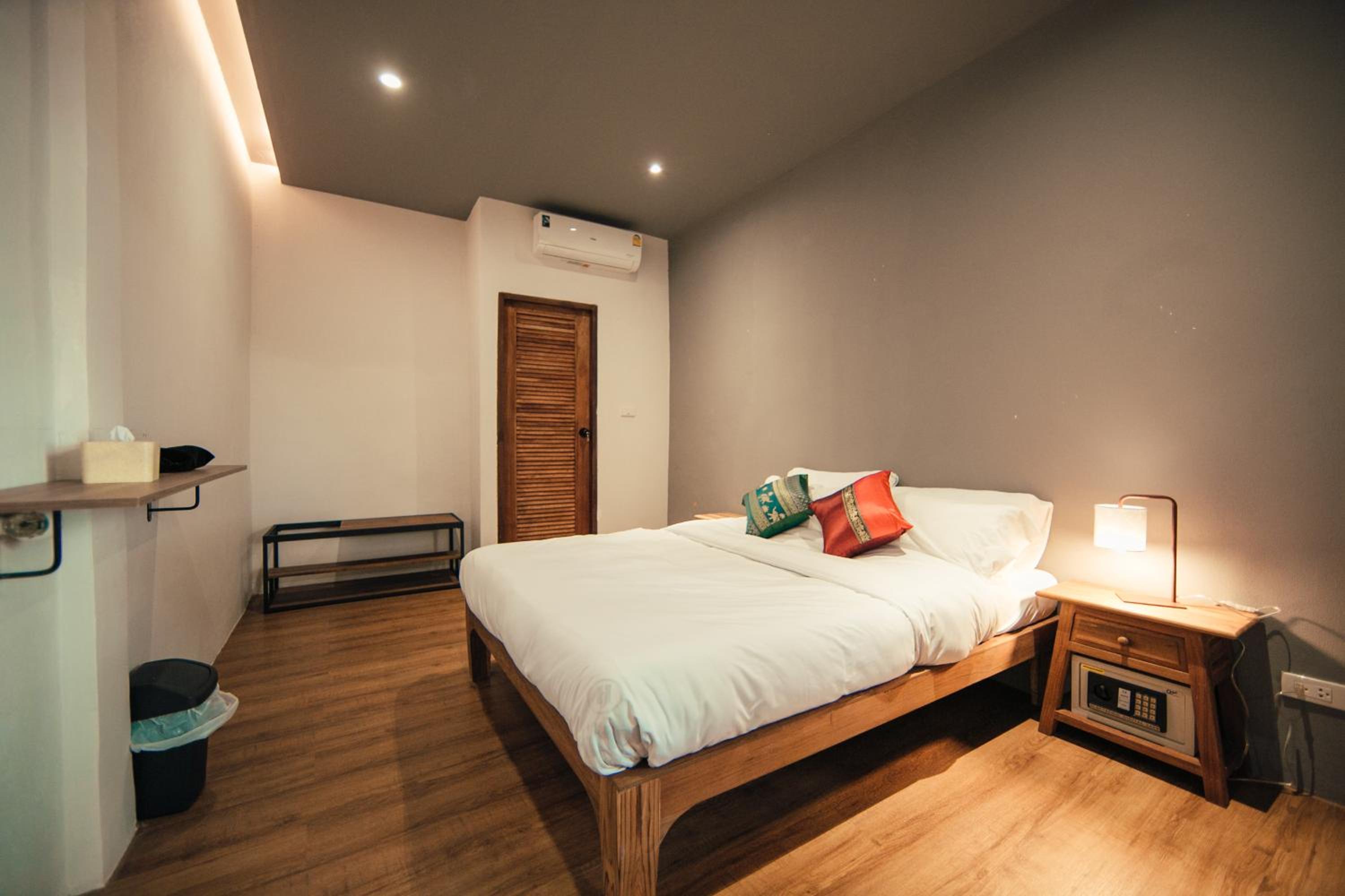 Small Double Room - Photo 1
