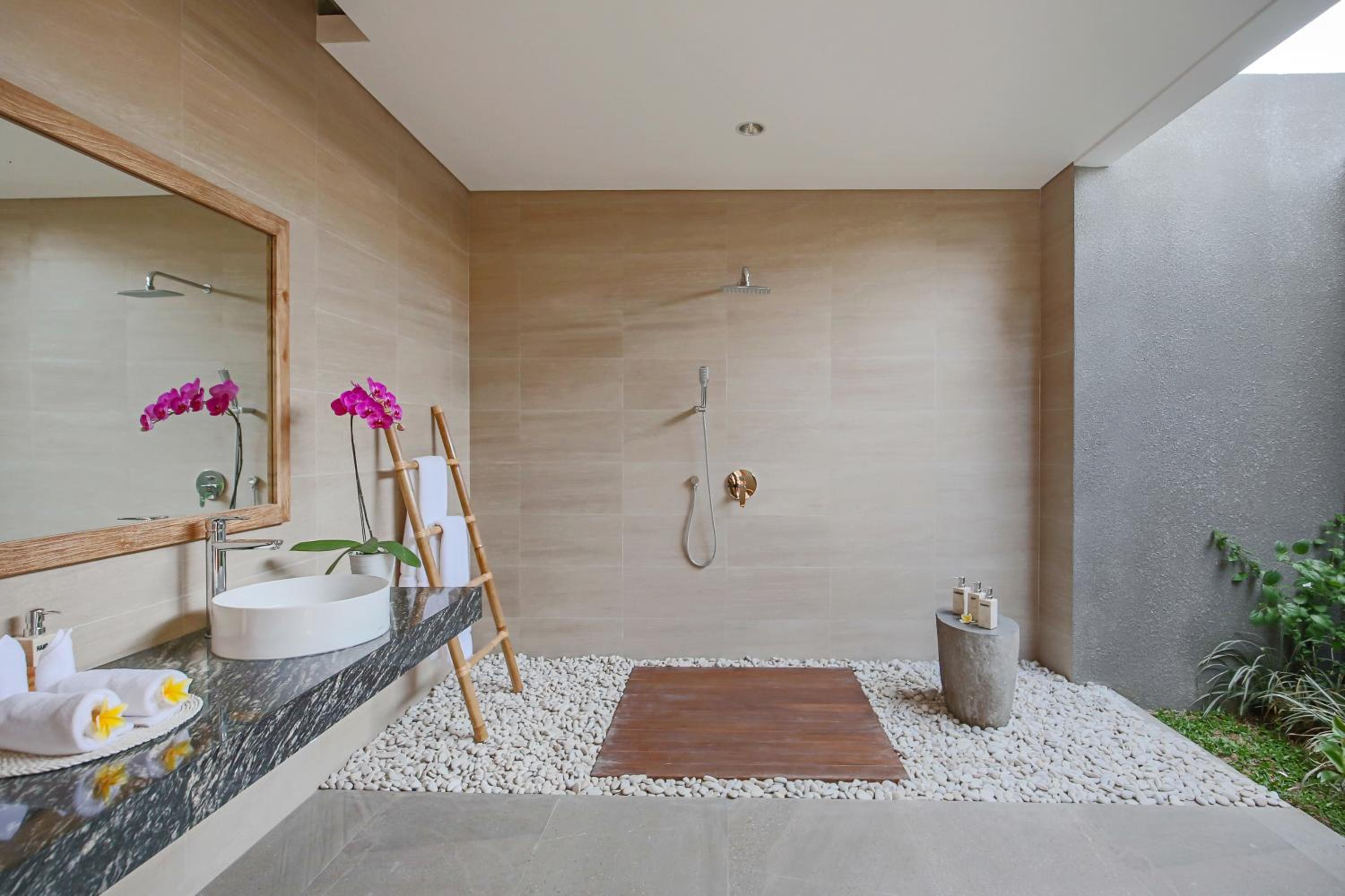 Four-Bedroom Villa with Private Pool - Photo 10