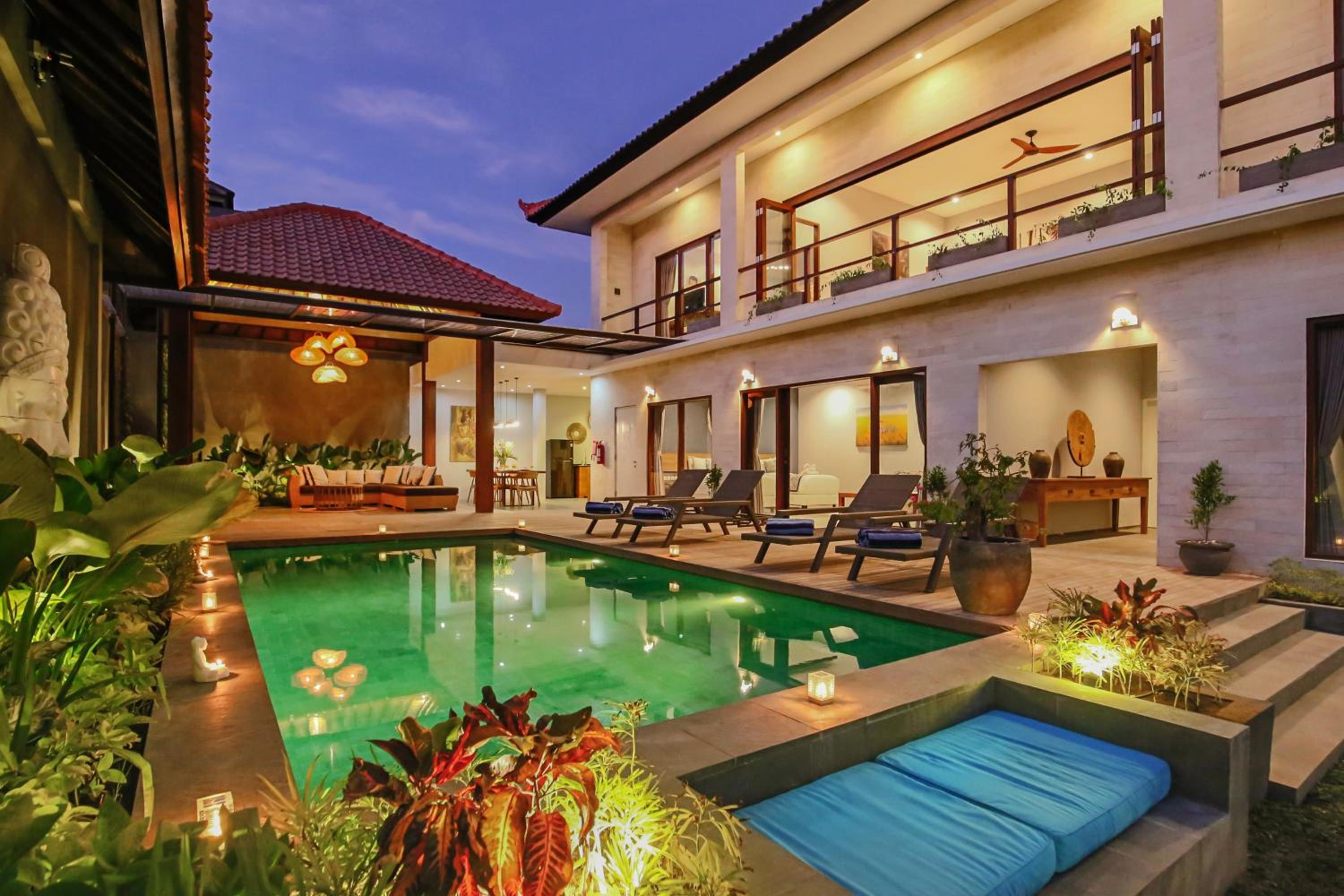 Four-Bedroom Villa with Private Pool - Photo 2