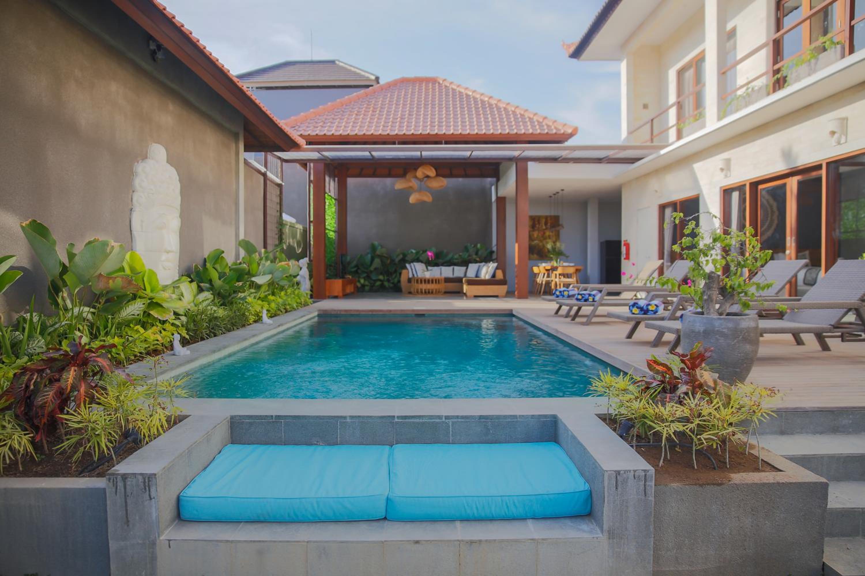 Four-Bedroom Villa with Private Pool - Photo 17