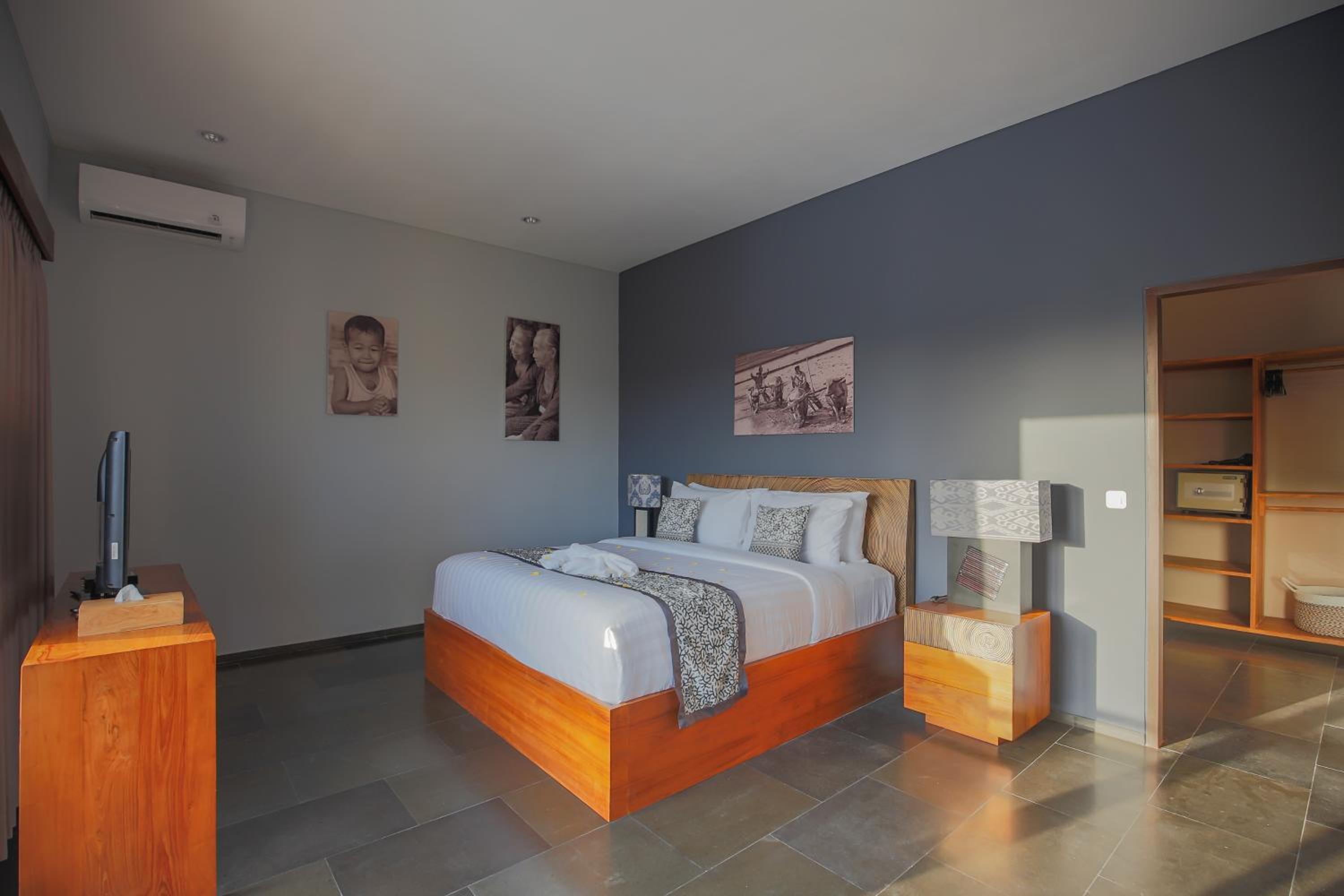 Four-Bedroom Villa with Private Pool - Photo 1