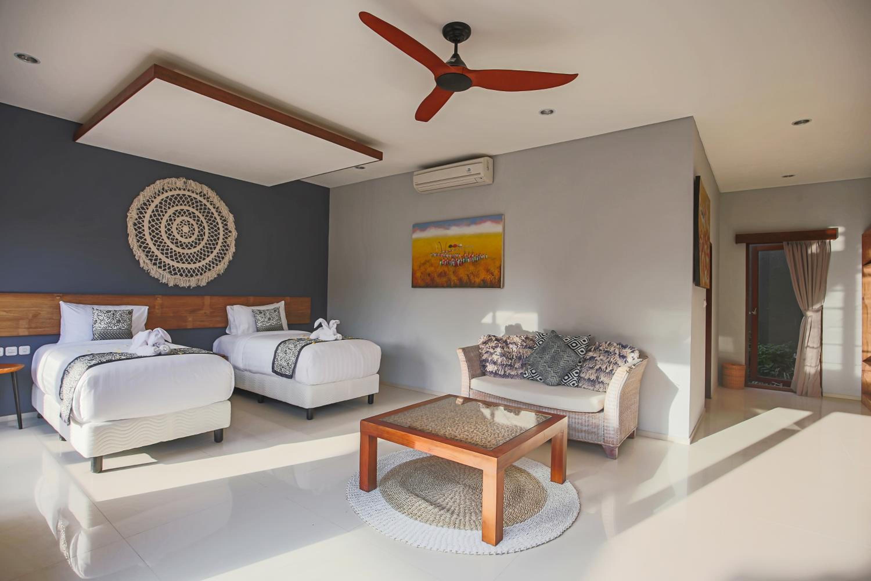 Four-Bedroom Villa with Private Pool - Photo 13