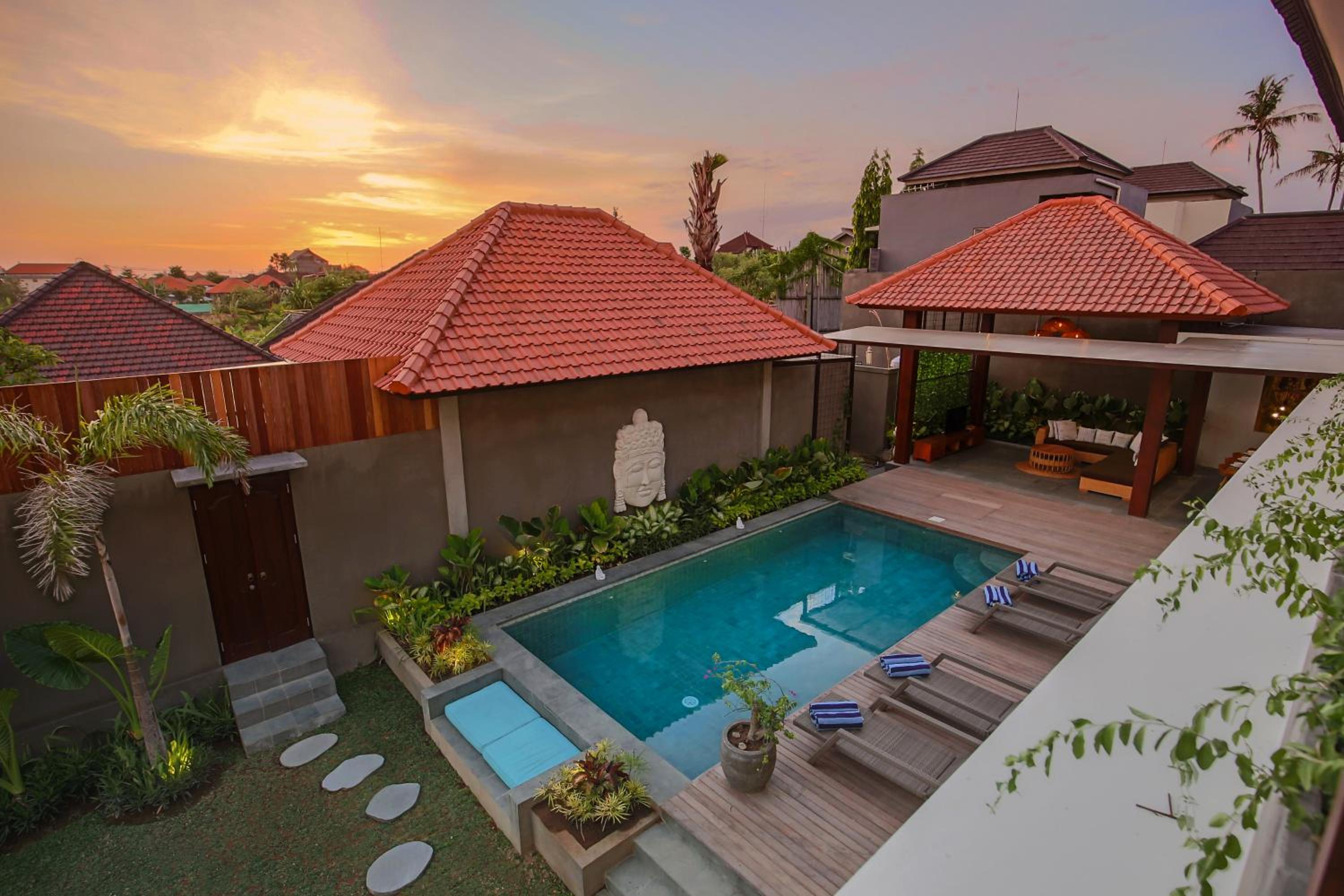 Four-Bedroom Villa with Private Pool - Photo 4