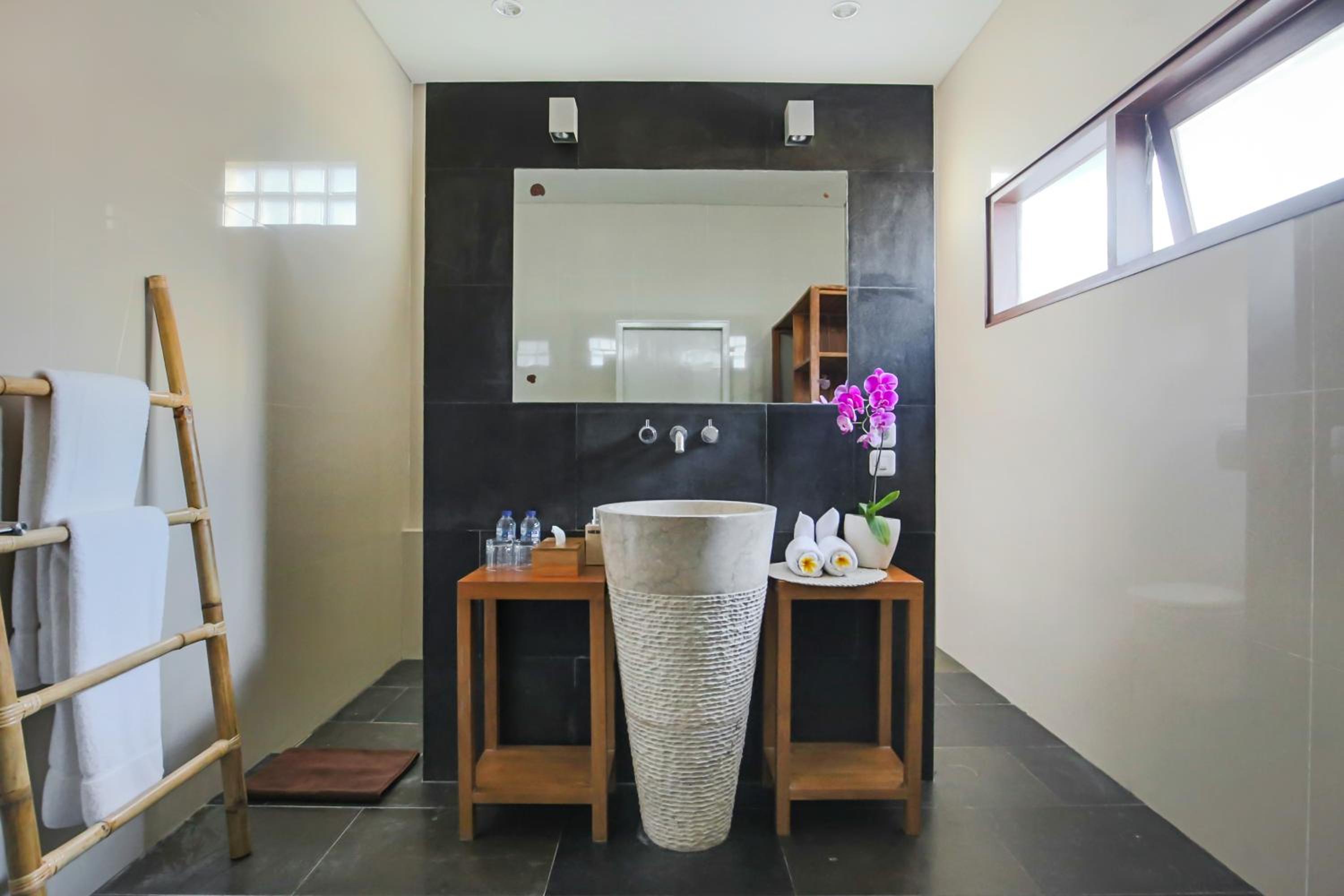 Four-Bedroom Villa with Private Pool - Photo 12