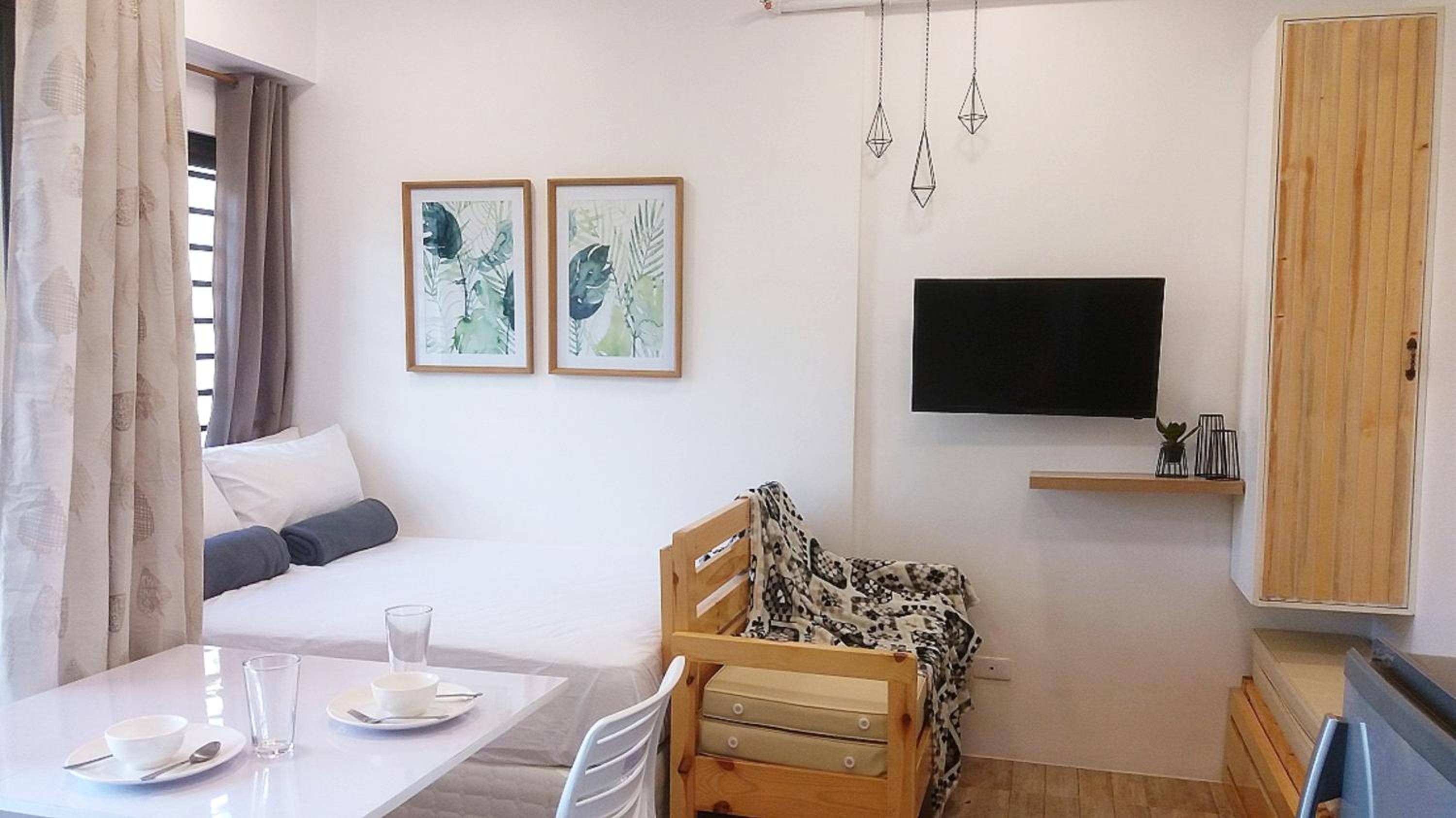 Studio Apartment - Photo 1