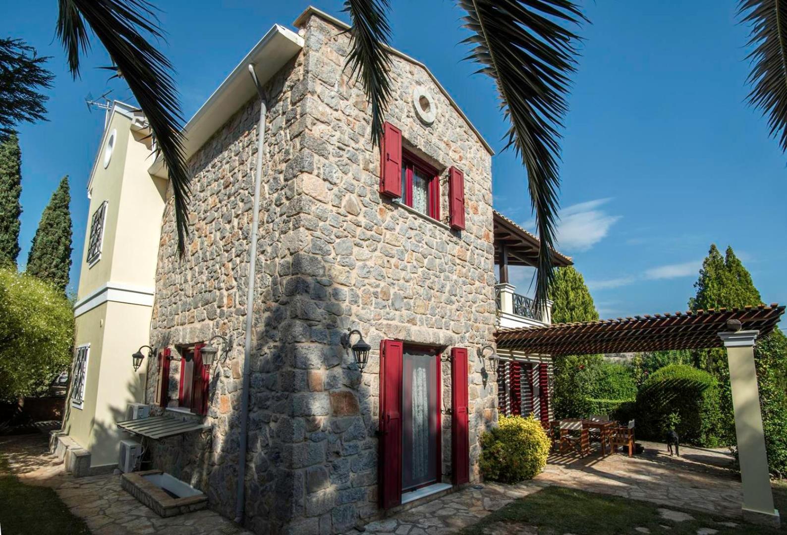 Villa photo 3